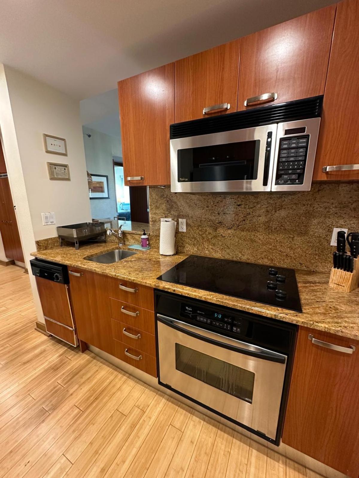 Brickell 31th Floor Sea View Free Parking by Palermo Home Miami