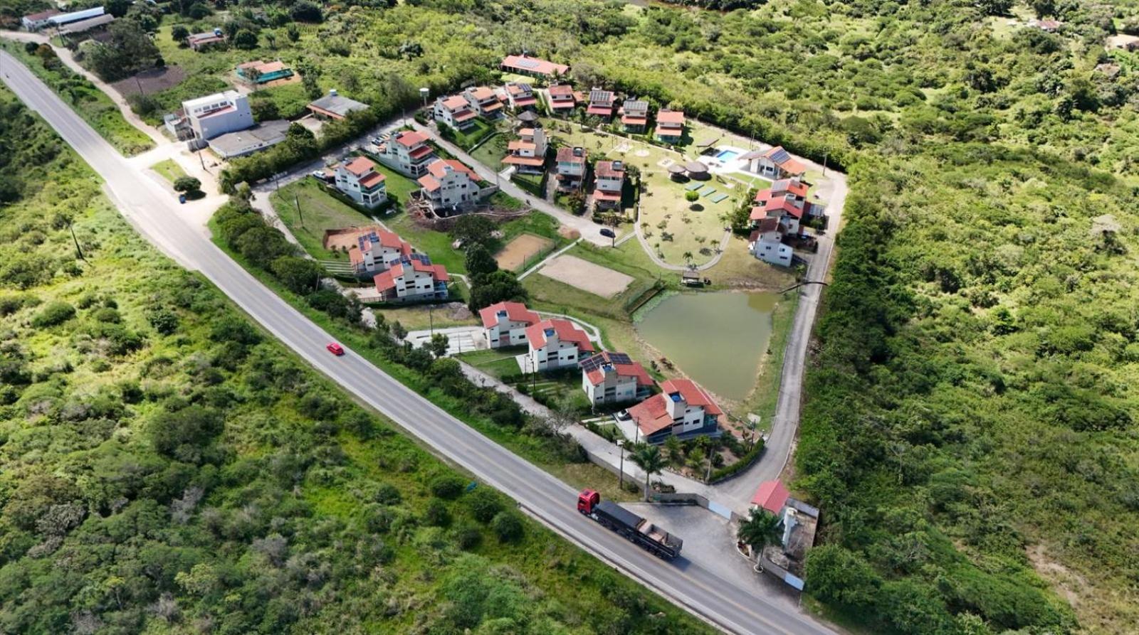 CASA TOTALMENTE EQUIPADA AMPLA E CONFORTAVEL em CONDOMINIO - CHÃ GRANDE-PE