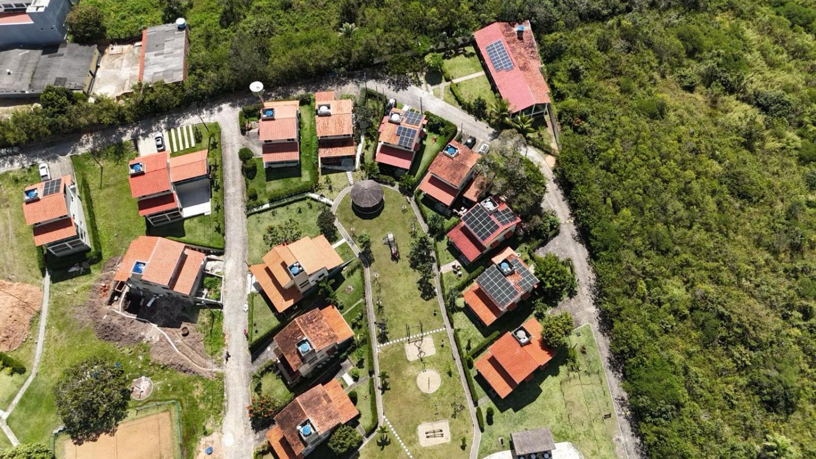 CASA TOTALMENTE EQUIPADA AMPLA E CONFORTAVEL em CONDOMINIO - CHÃ GRANDE-PE