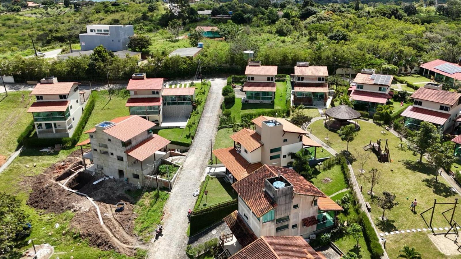 CASA TOTALMENTE EQUIPADA AMPLA E CONFORTAVEL em CONDOMINIO - CHÃ GRANDE-PE