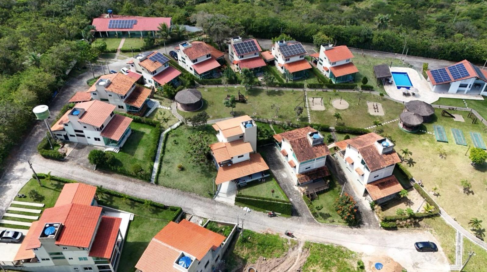 CASA TOTALMENTE EQUIPADA AMPLA E CONFORTAVEL em CONDOMINIO - CHÃ GRANDE-PE