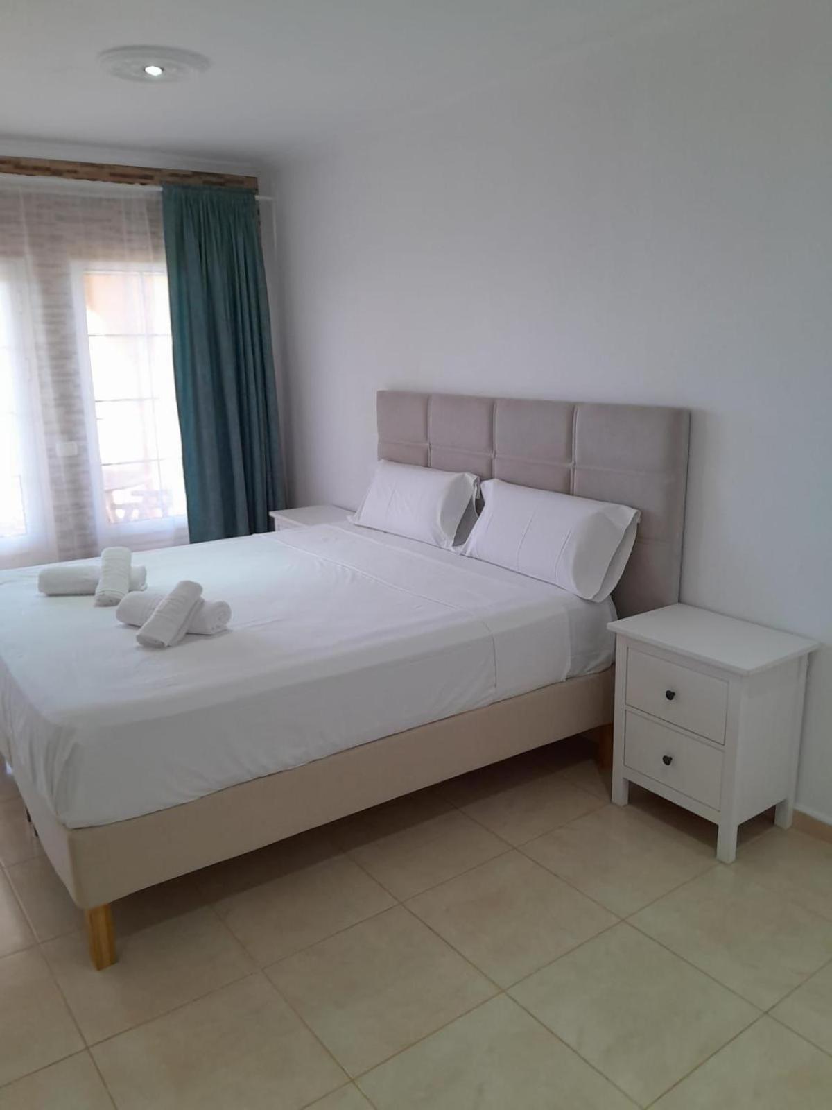 Villa LUCIAN en Adeje con Vistas al Atlántico