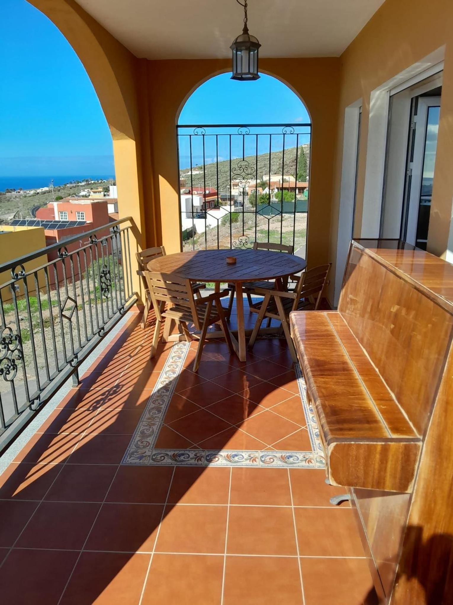 Villa LUCIAN en Adeje con Vistas al Atlántico