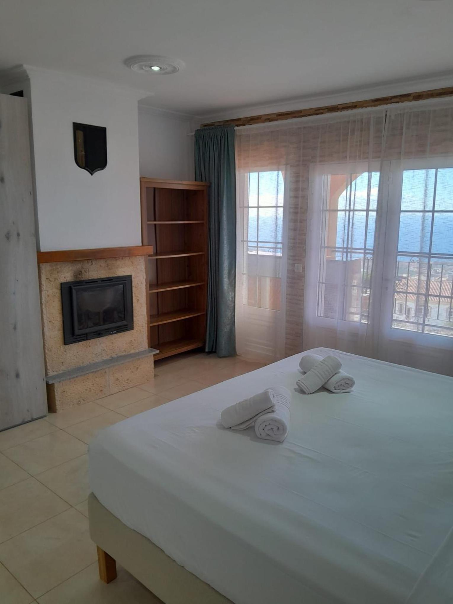 Villa LUCIAN en Adeje con Vistas al Atlántico