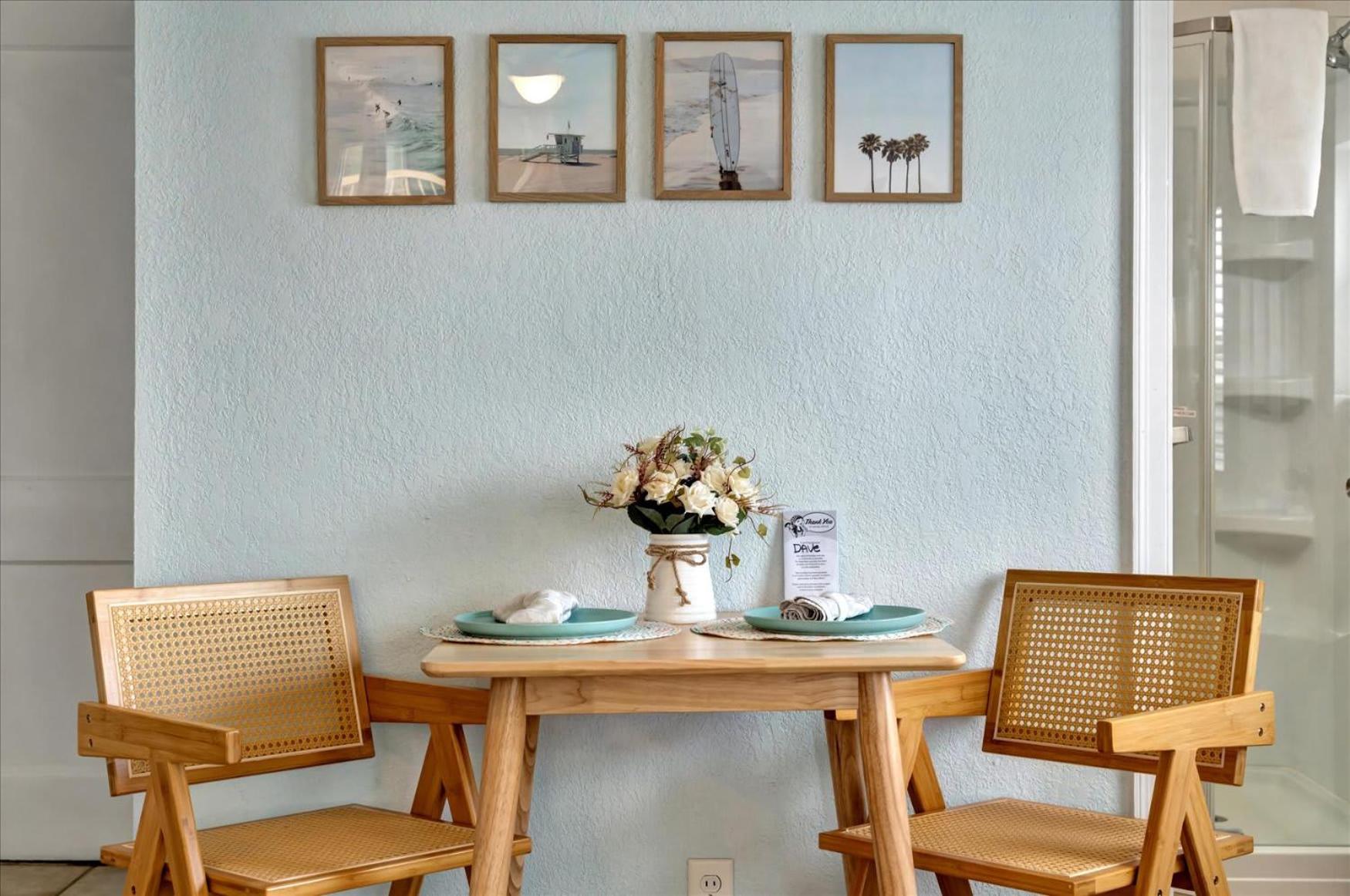 The Seashell Suite with Private Balcony and Walk to Beach