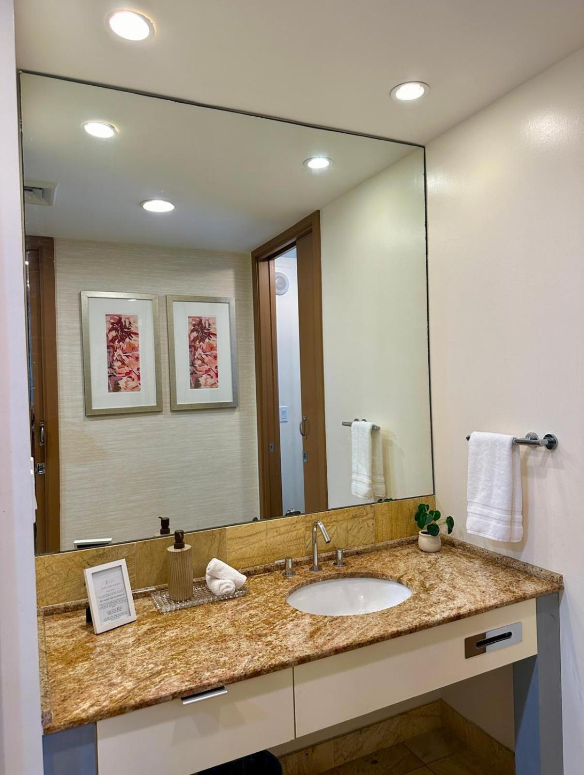 Brickell 31th Floor Sea View Free Parking by Palermo Home Miami