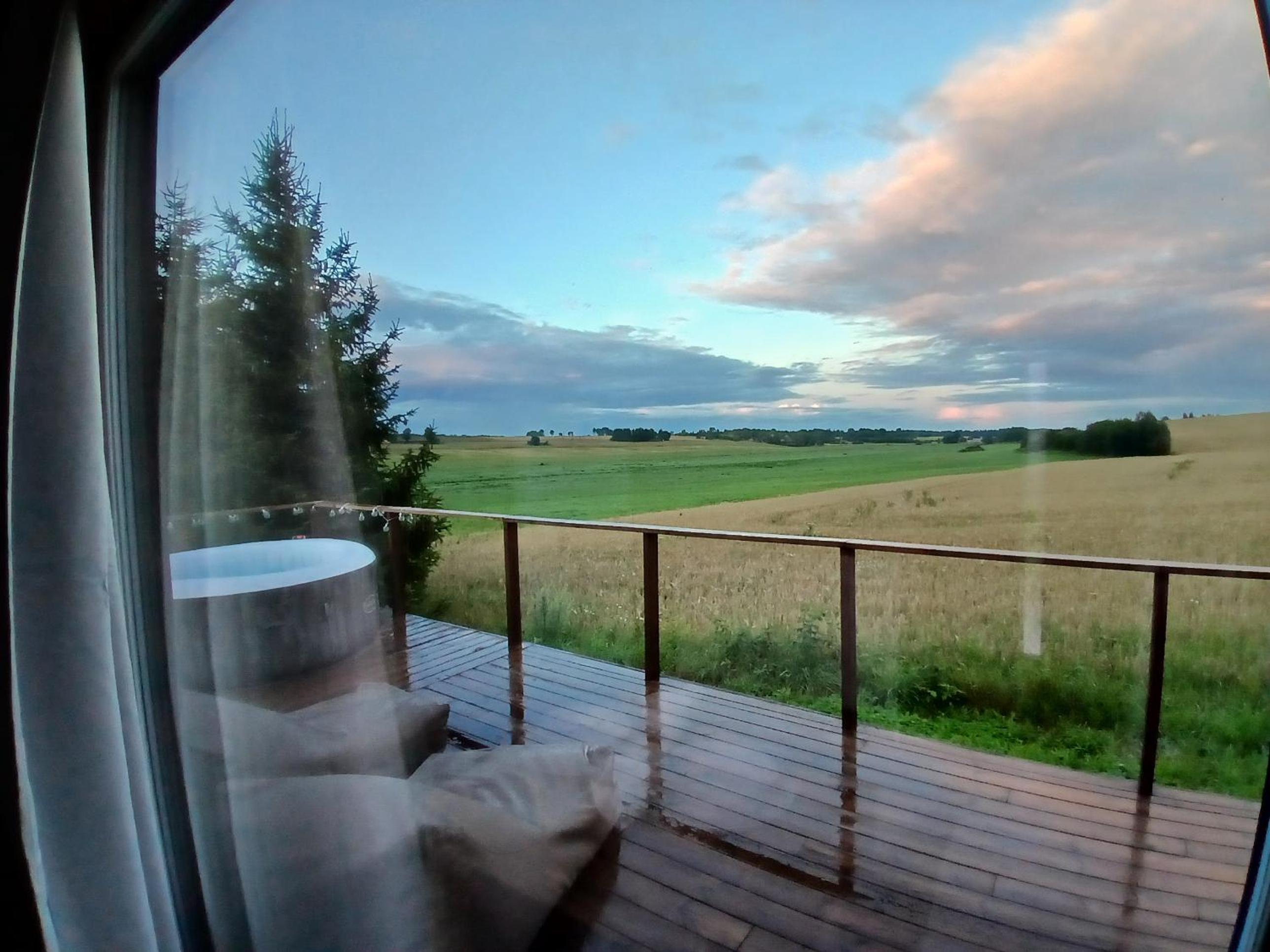 Raadivere Põllupeegel with Sauna