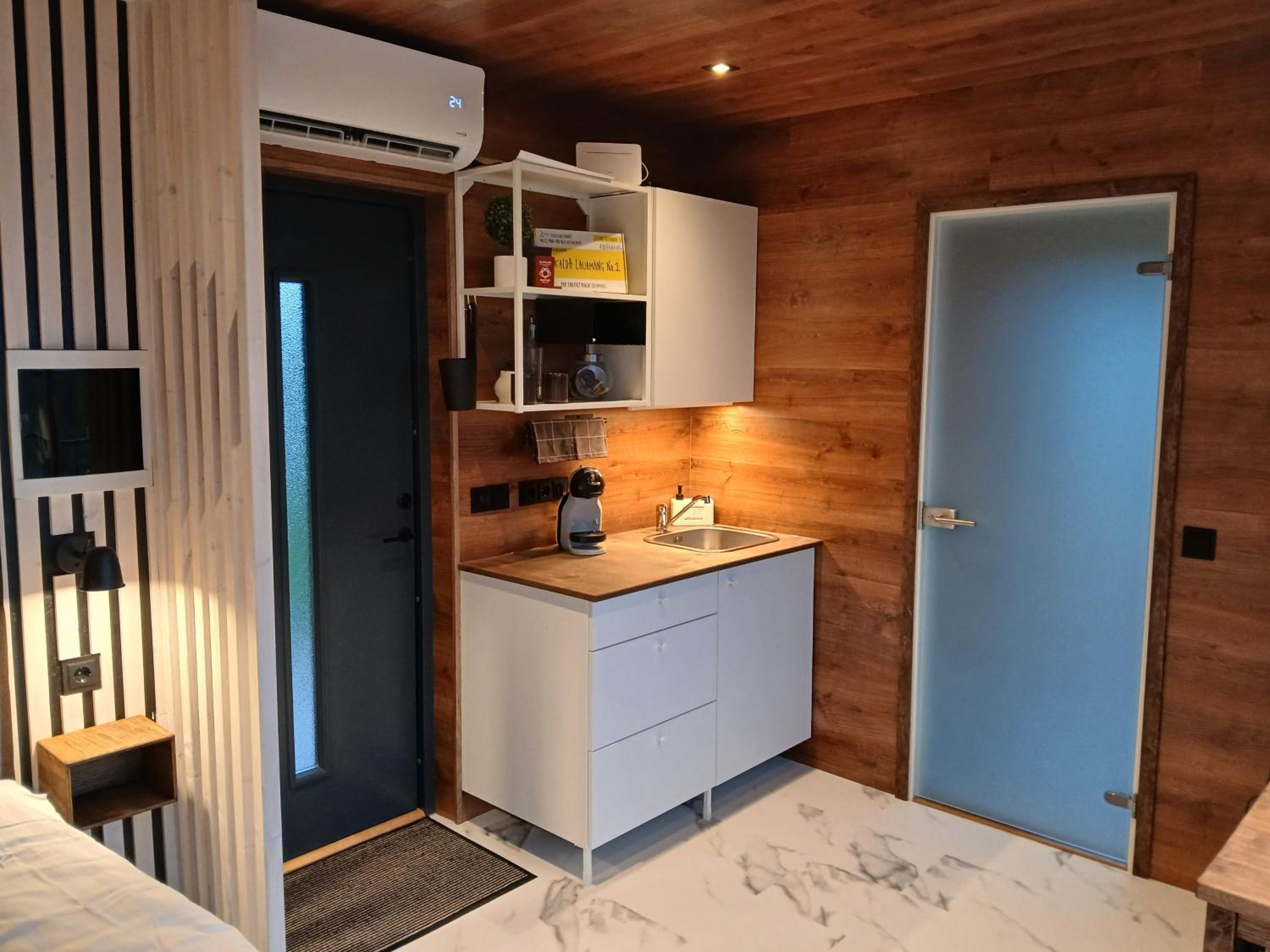 Raadivere Põllupeegel with Sauna