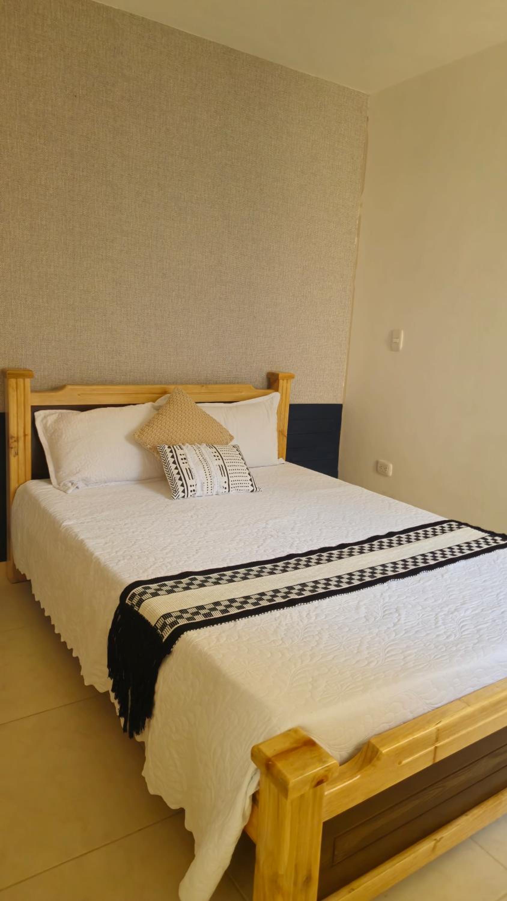 Apartamentos PRIVADOS 2 - 3 Habitaciones 4 Piscinas, 3 Jacuzzi, Sauna Cerca Aeropuerto Eden y Parque del Cafe por Molca Travel