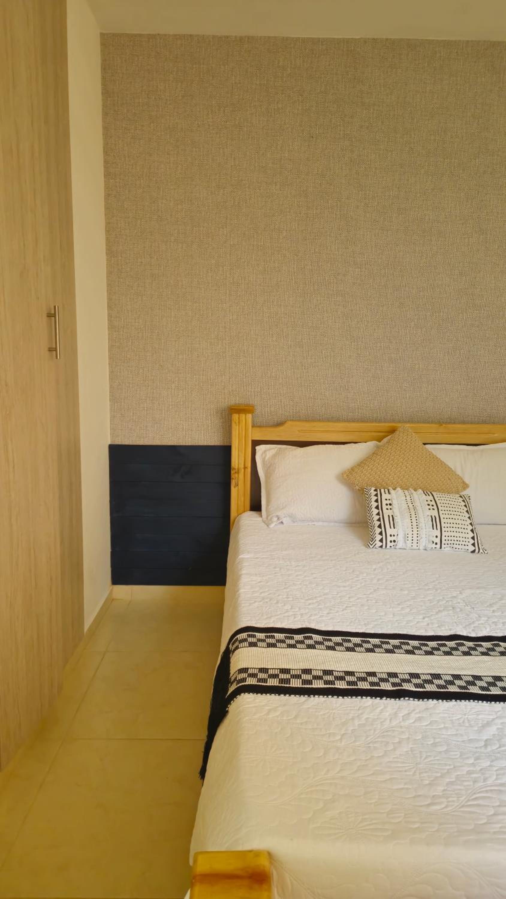 Apartamentos PRIVADOS 2 - 3 Habitaciones 4 Piscinas, 3 Jacuzzi, Sauna Cerca Aeropuerto Eden y Parque del Cafe por Molca Travel
