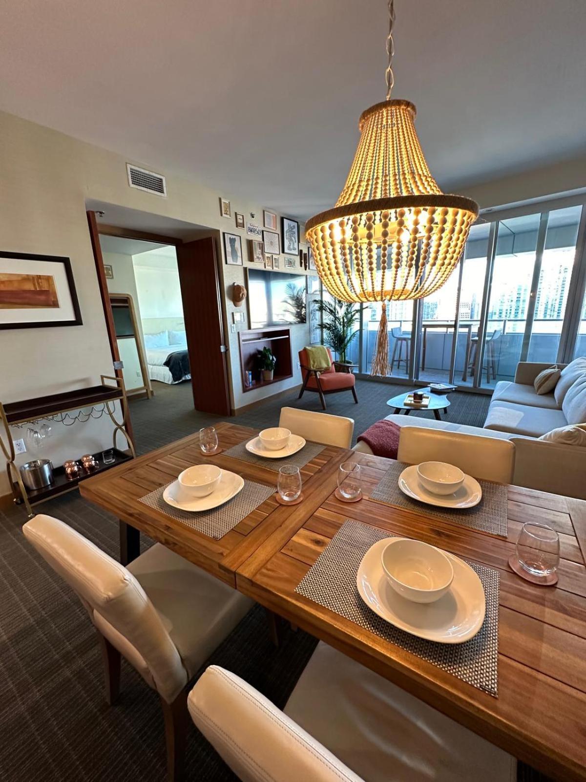 Brickell 31th Floor Sea View Free Parking by Palermo Home Miami