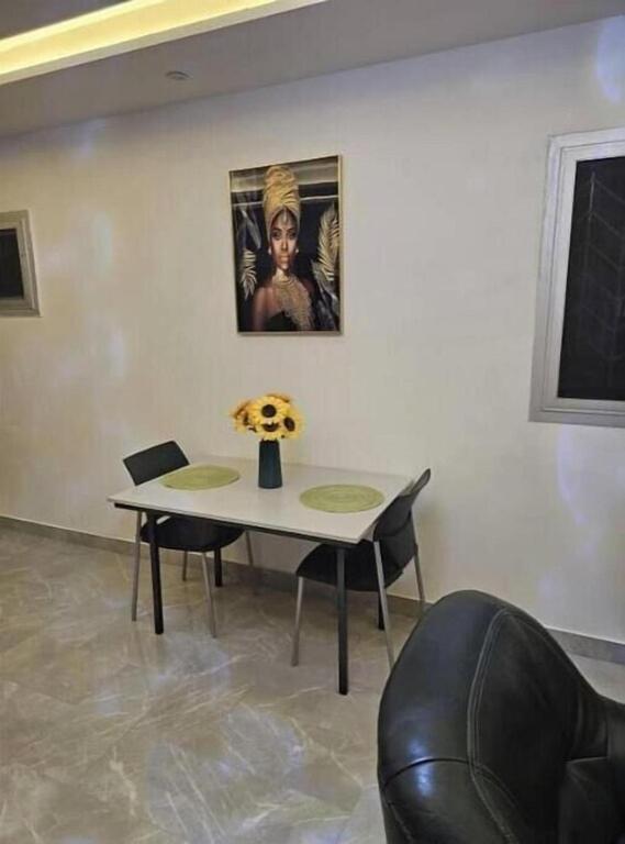 Appartement 3 chambres salon mamelles cité mackiou faye Baïla & Ndjiérébi