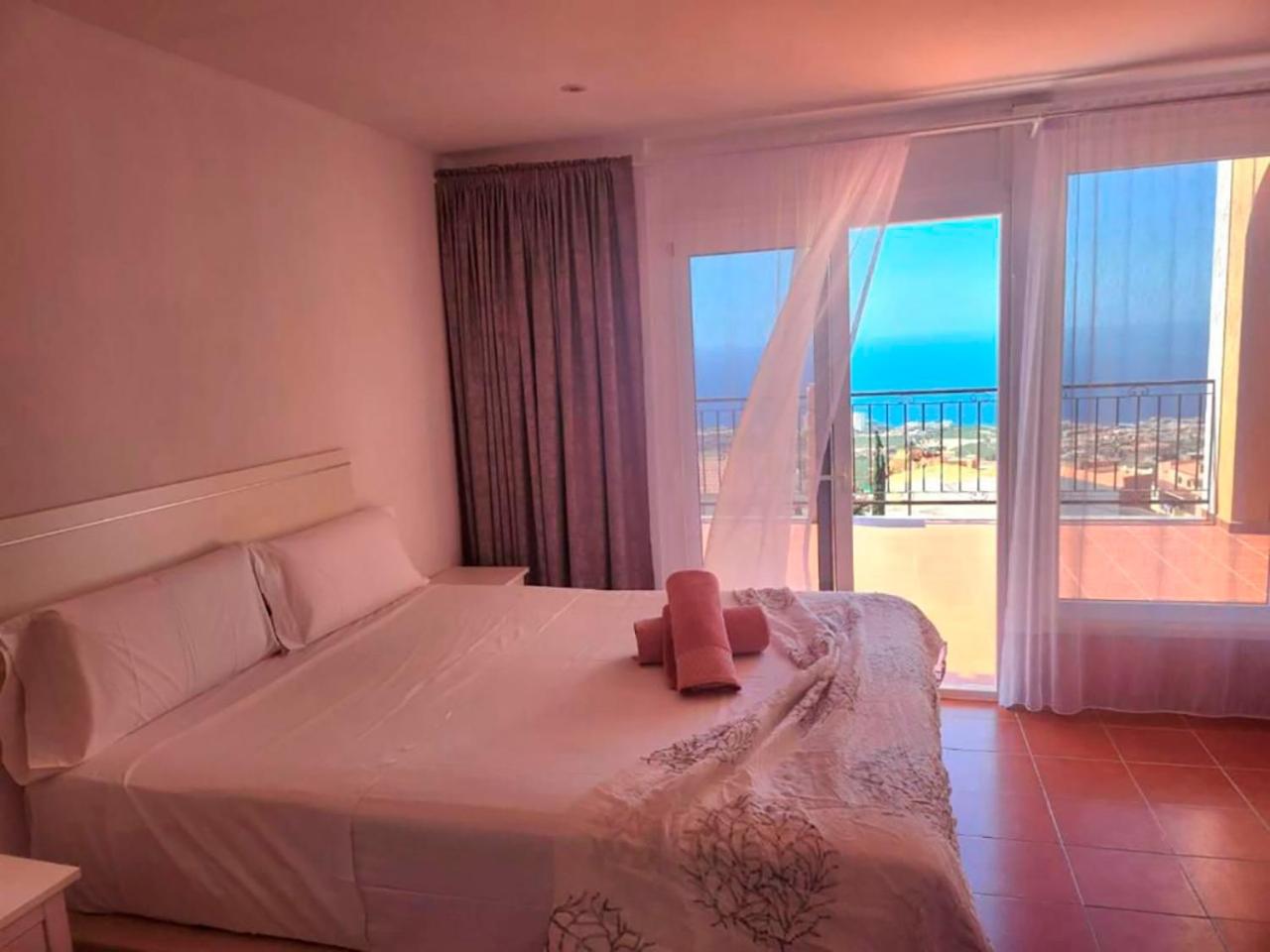 Villa LUCIAN en Adeje con Vistas al Atlántico
