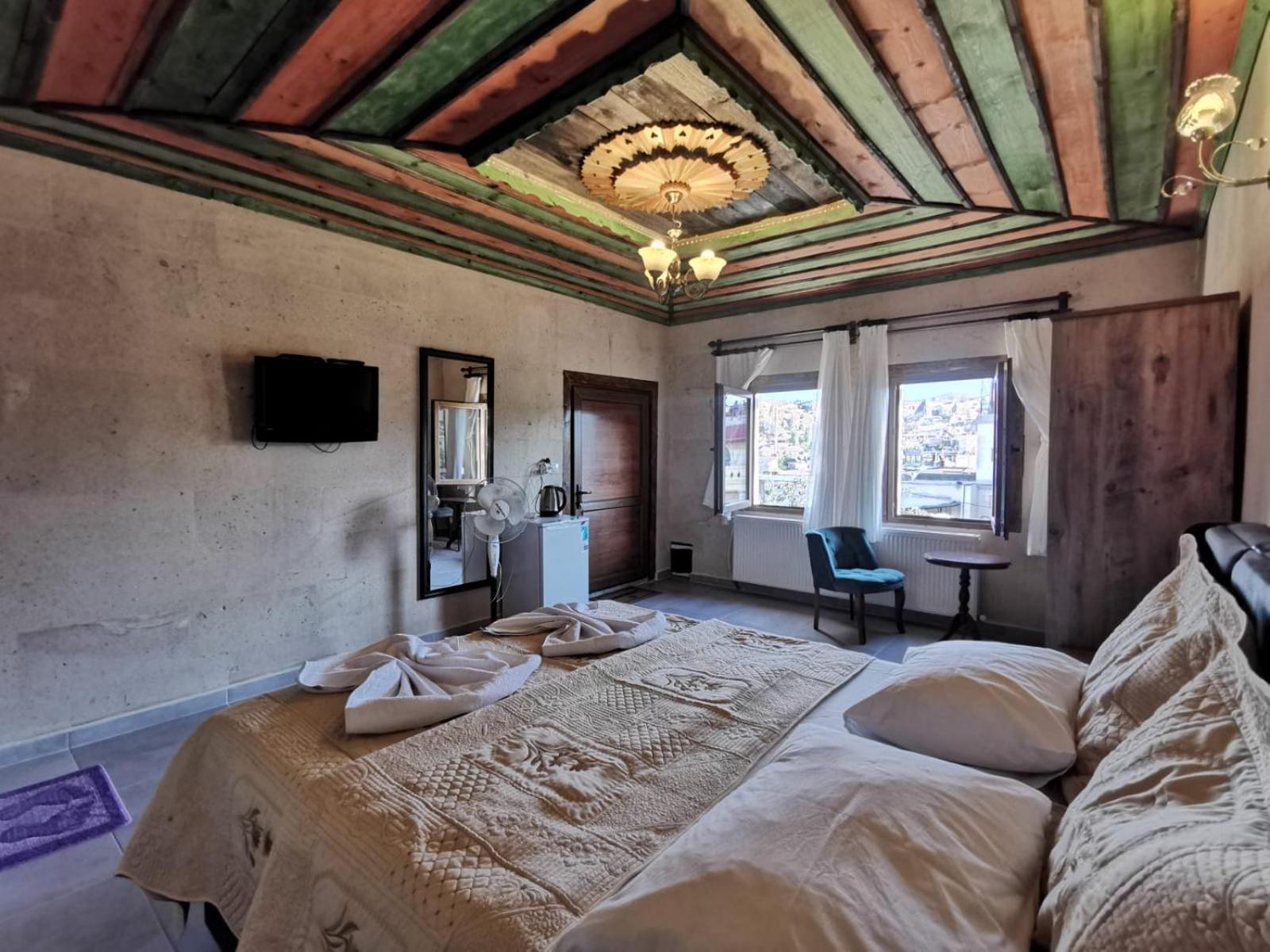 Falcon Cave Suites - Image 31