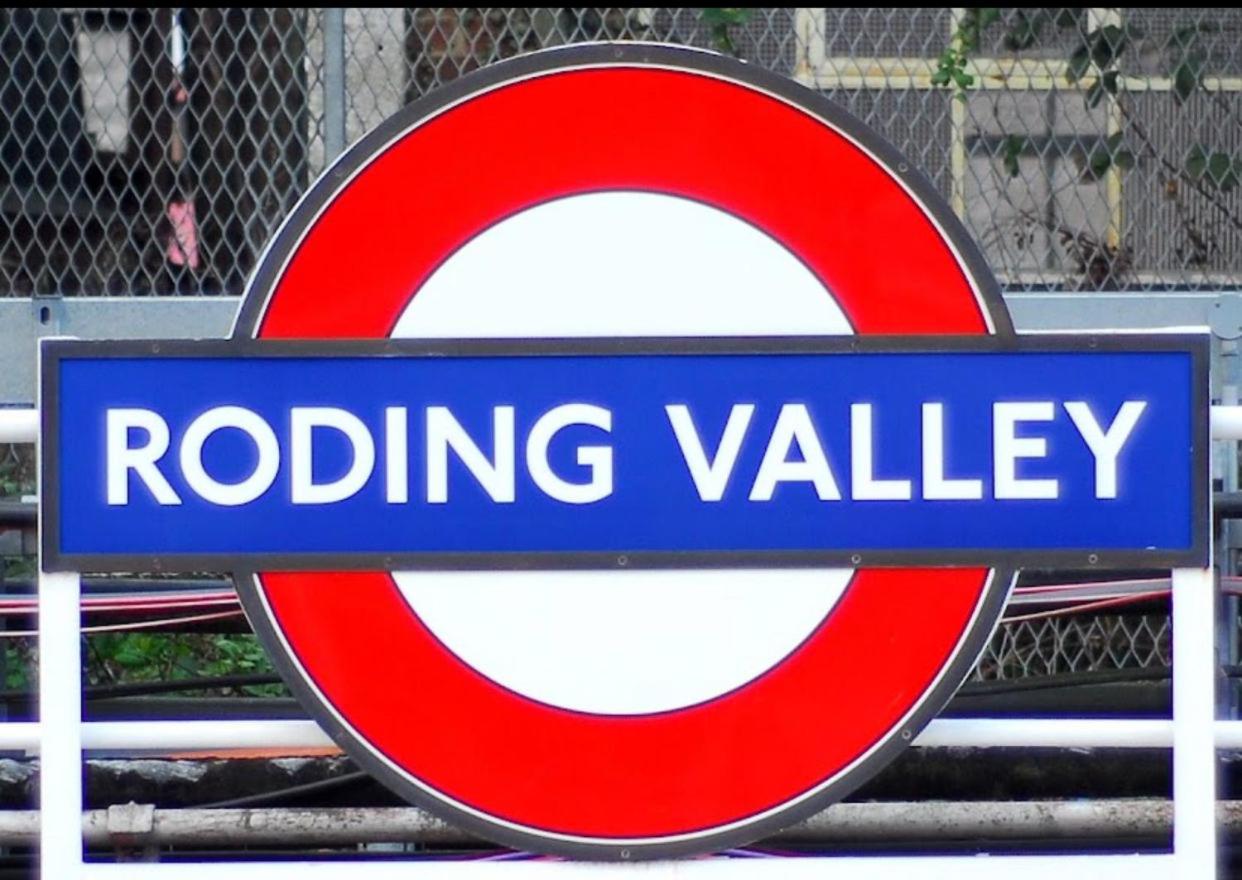 3 Bed house walking distance to Central line - Image 3