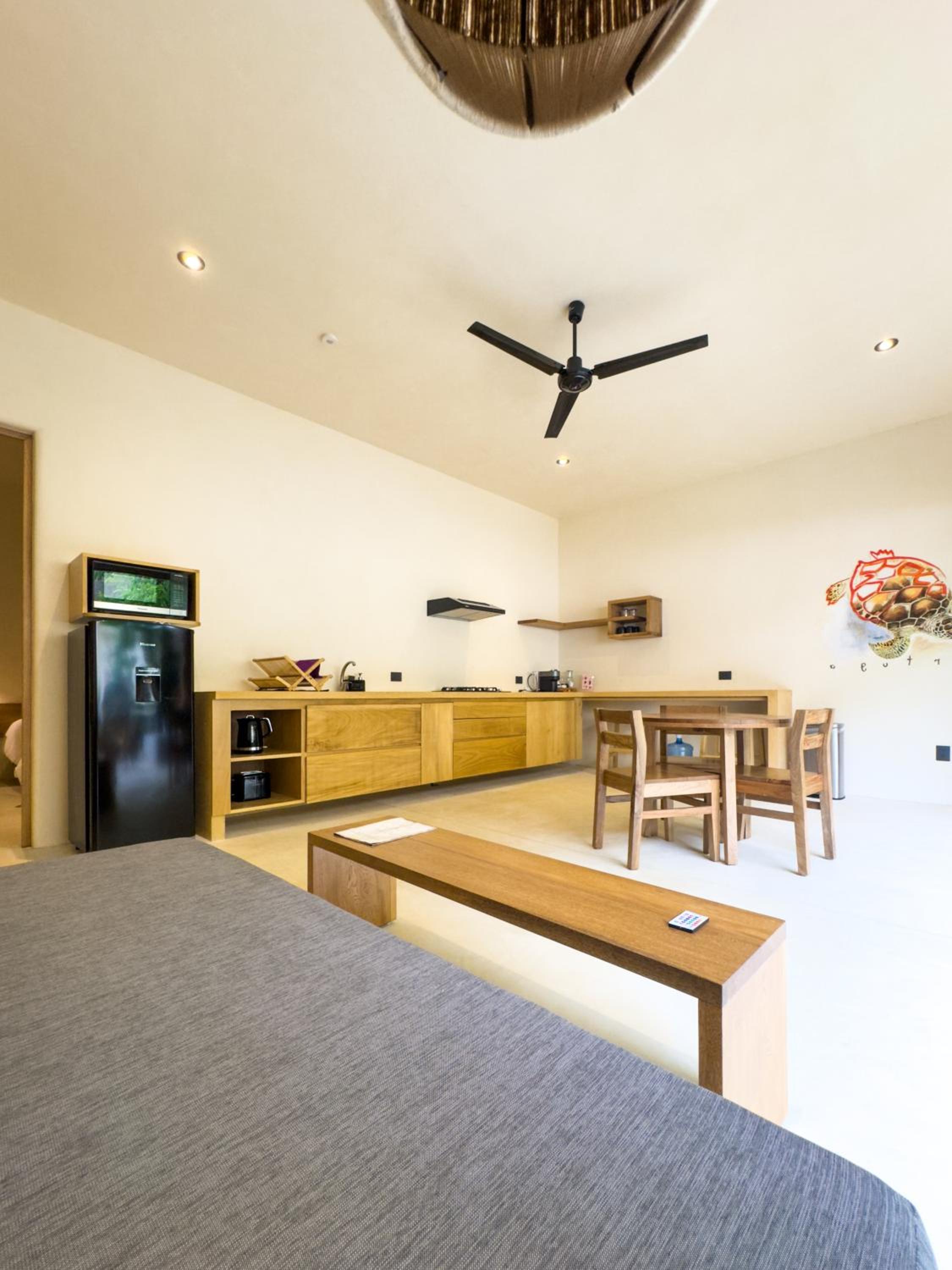 Casa Borka LUXURY FULLY FURNISHED BEACH CONDOS WITH POOL
