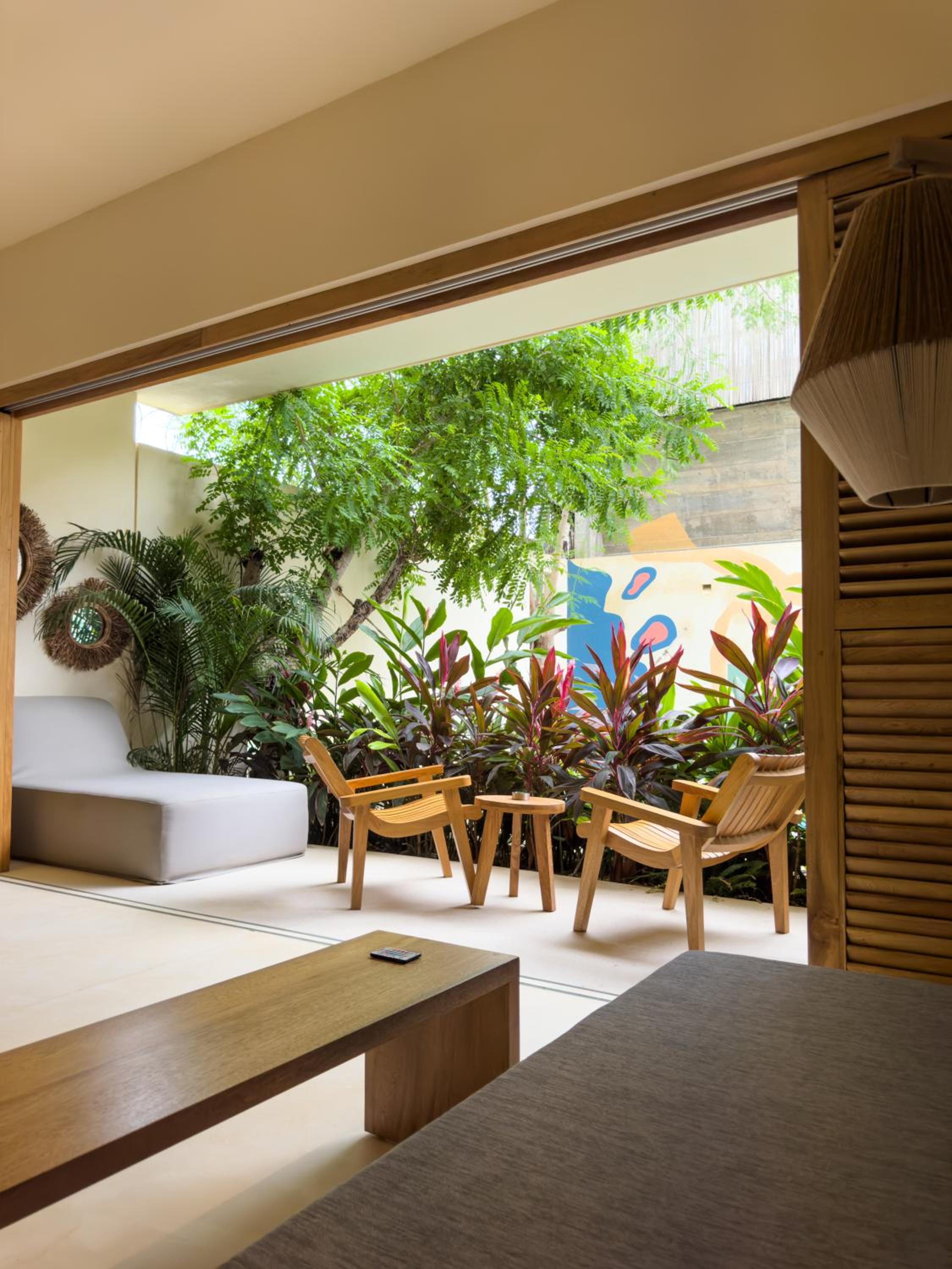 Casa Borka LUXURY FULLY FURNISHED BEACH CONDOS WITH POOL