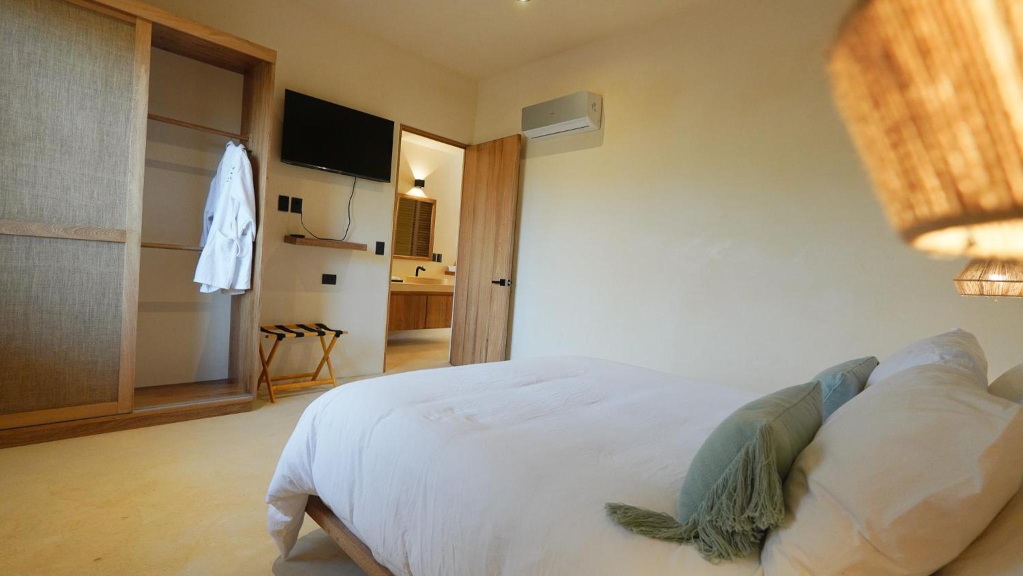 Casa Borka LUXURY FULLY FURNISHED BEACH CONDOS WITH POOL