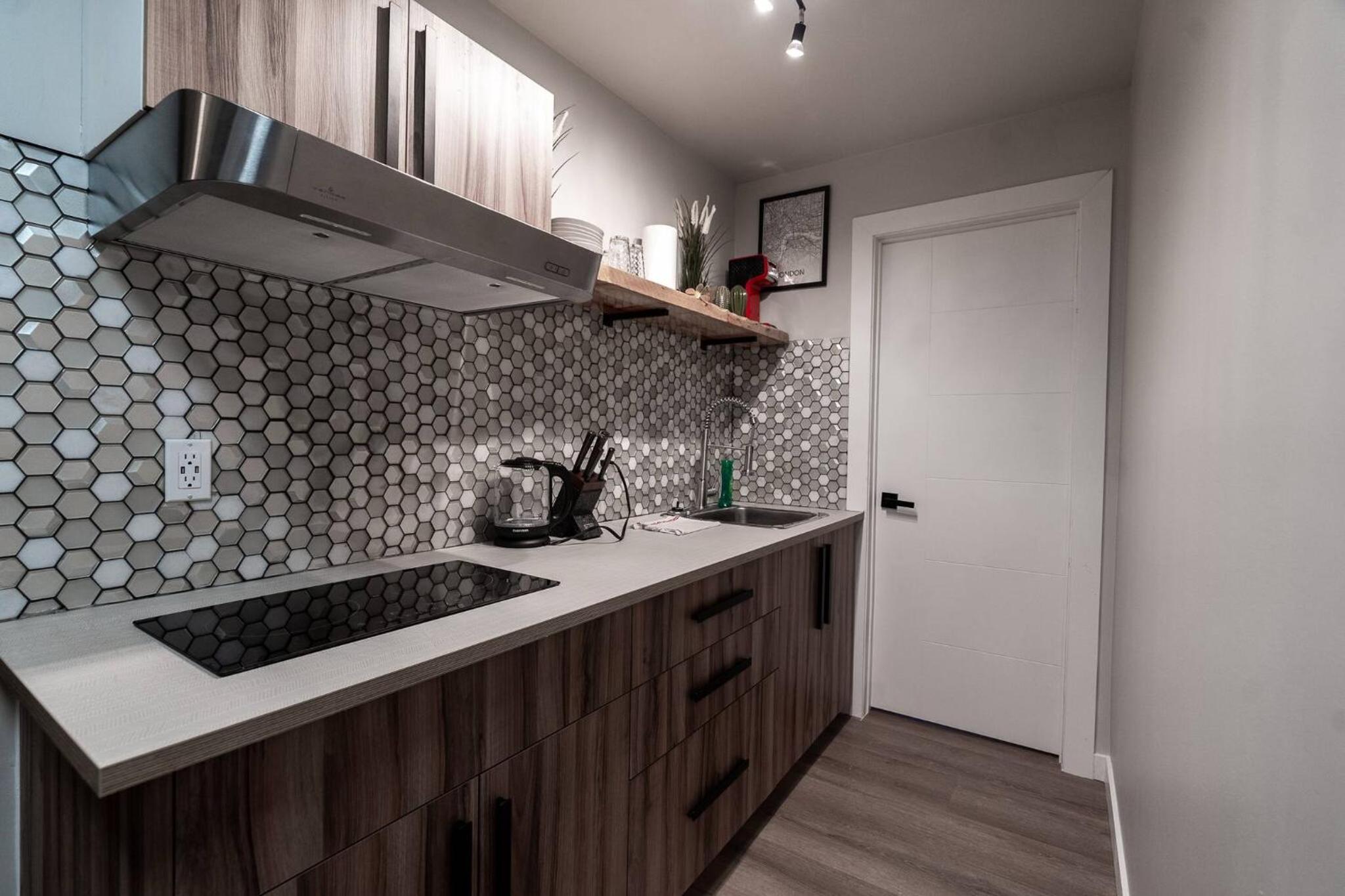 Guest Suite Close To Whtye Ave