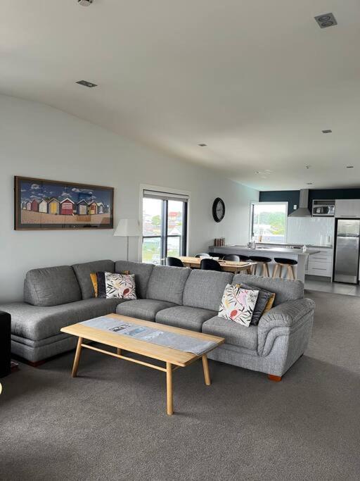 Mt Maunganui Baydream Believer with pool and spa view 5