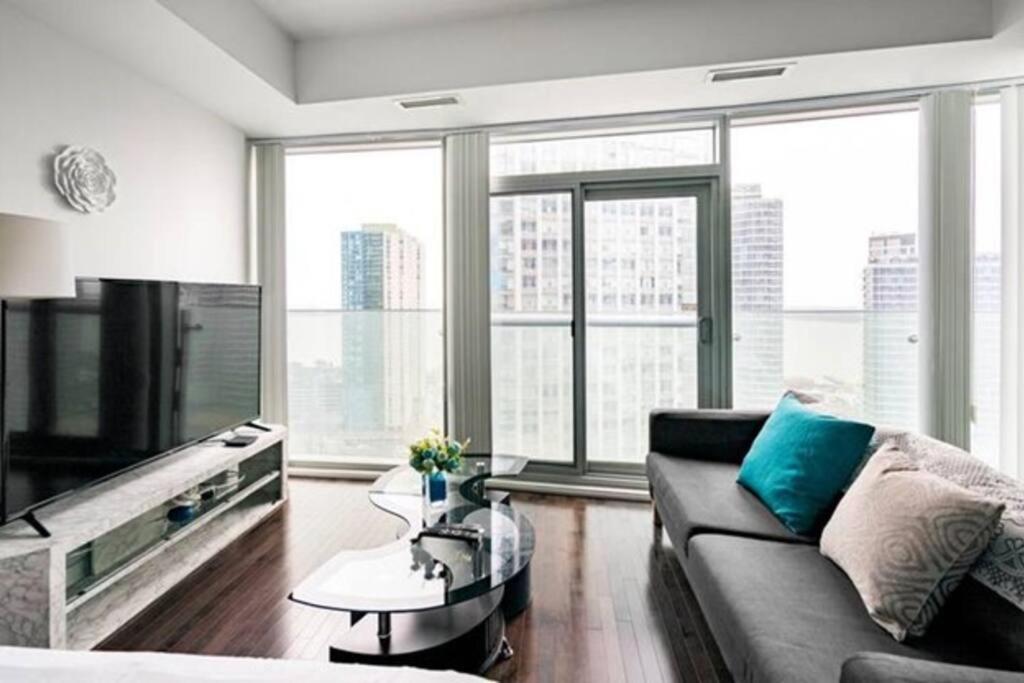 Downtown Suite by UnionStationScotiaArena — Toronto