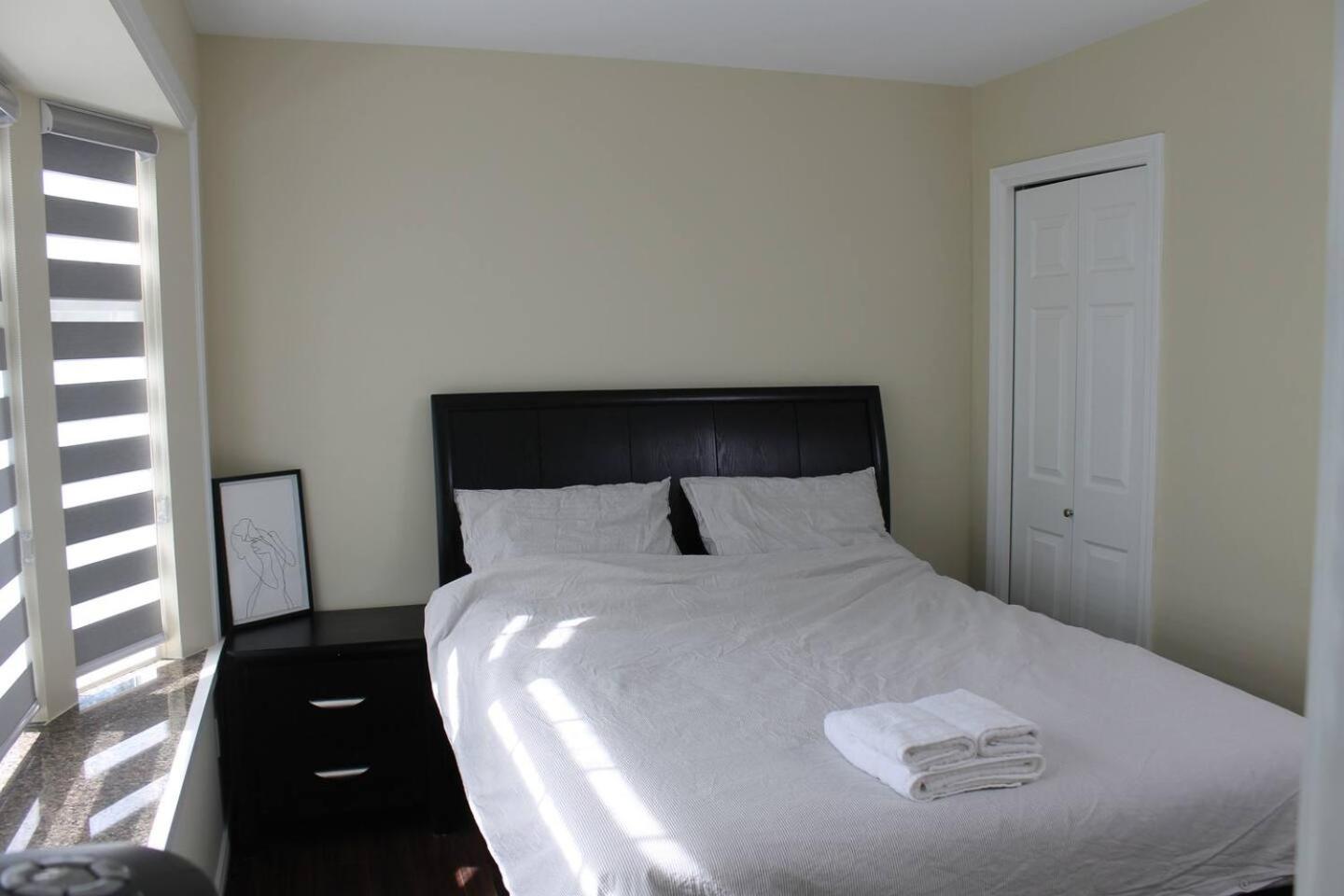 2BR near Skytrain station, Private and convenient