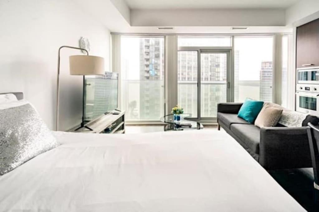 Downtown Suite by UnionStationScotiaArena photo 2