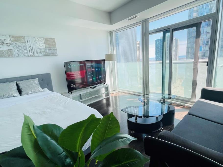 Downtown Suite by UnionStationScotiaArena photo 4