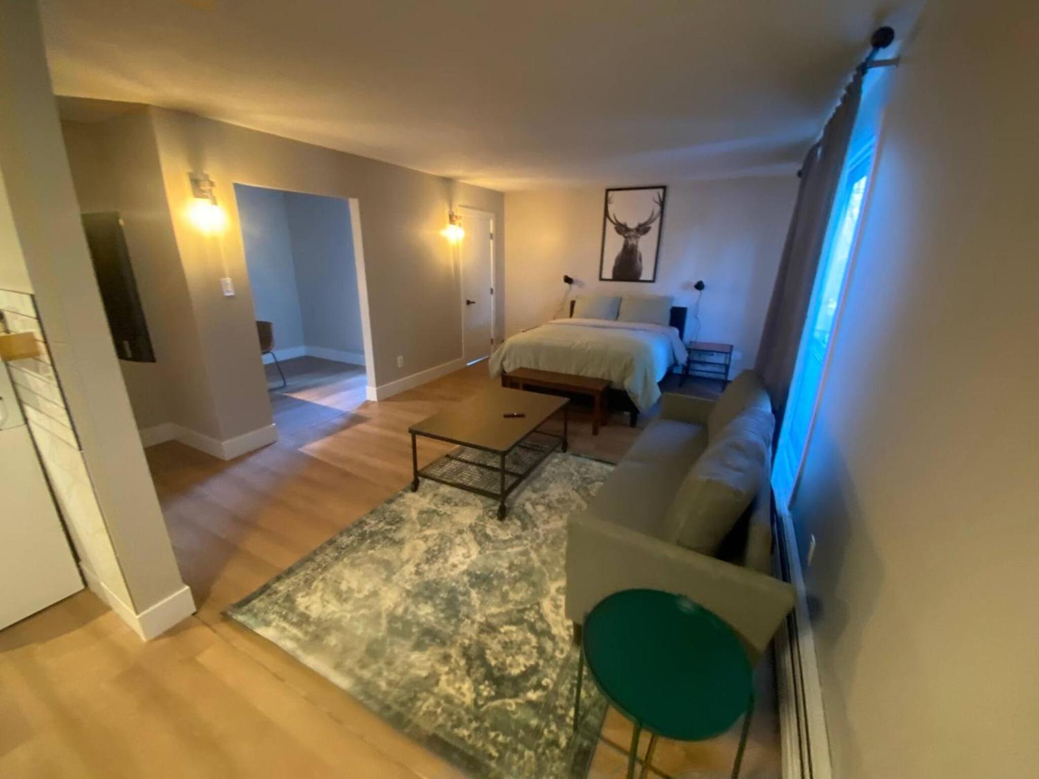 Morden Newly Renovated 1br Flats, Walk To Whyte