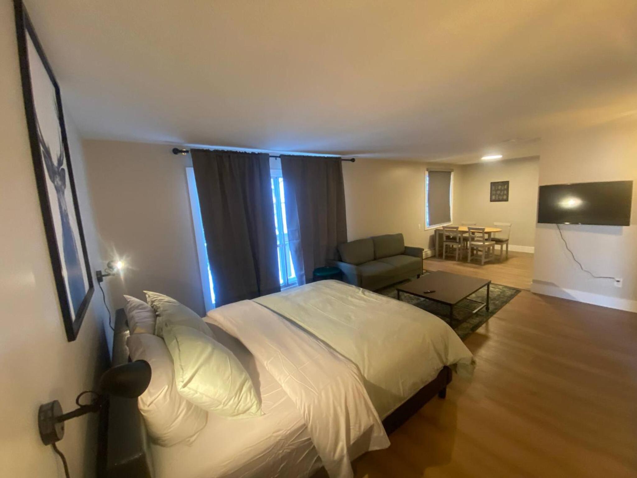 Morden Newly Renovated 1br Flats, Walk To Whyte