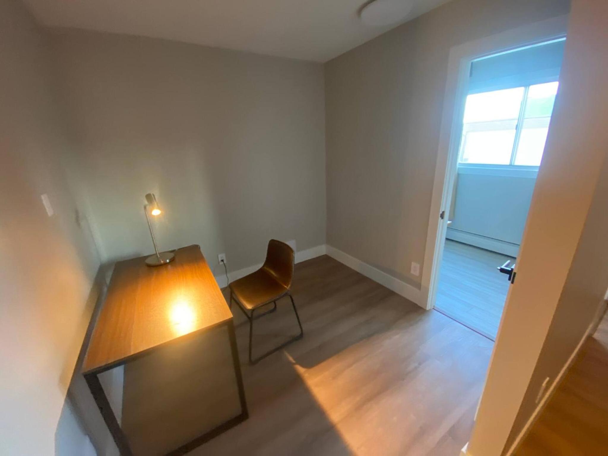 Morden Newly Renovated 1br Flats, Walk To Whyte