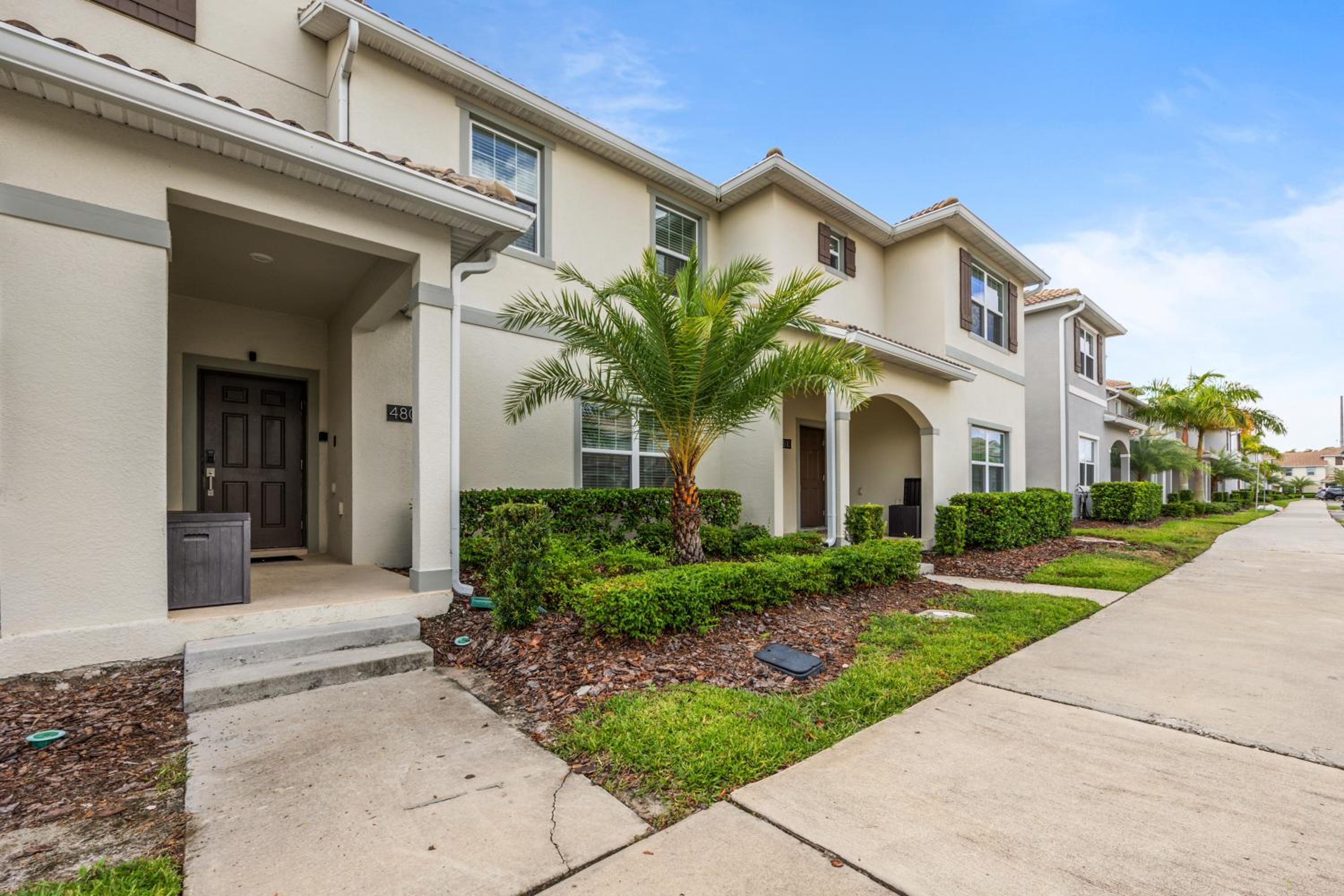 Renewed Luxury Townhouse with private pool view 2