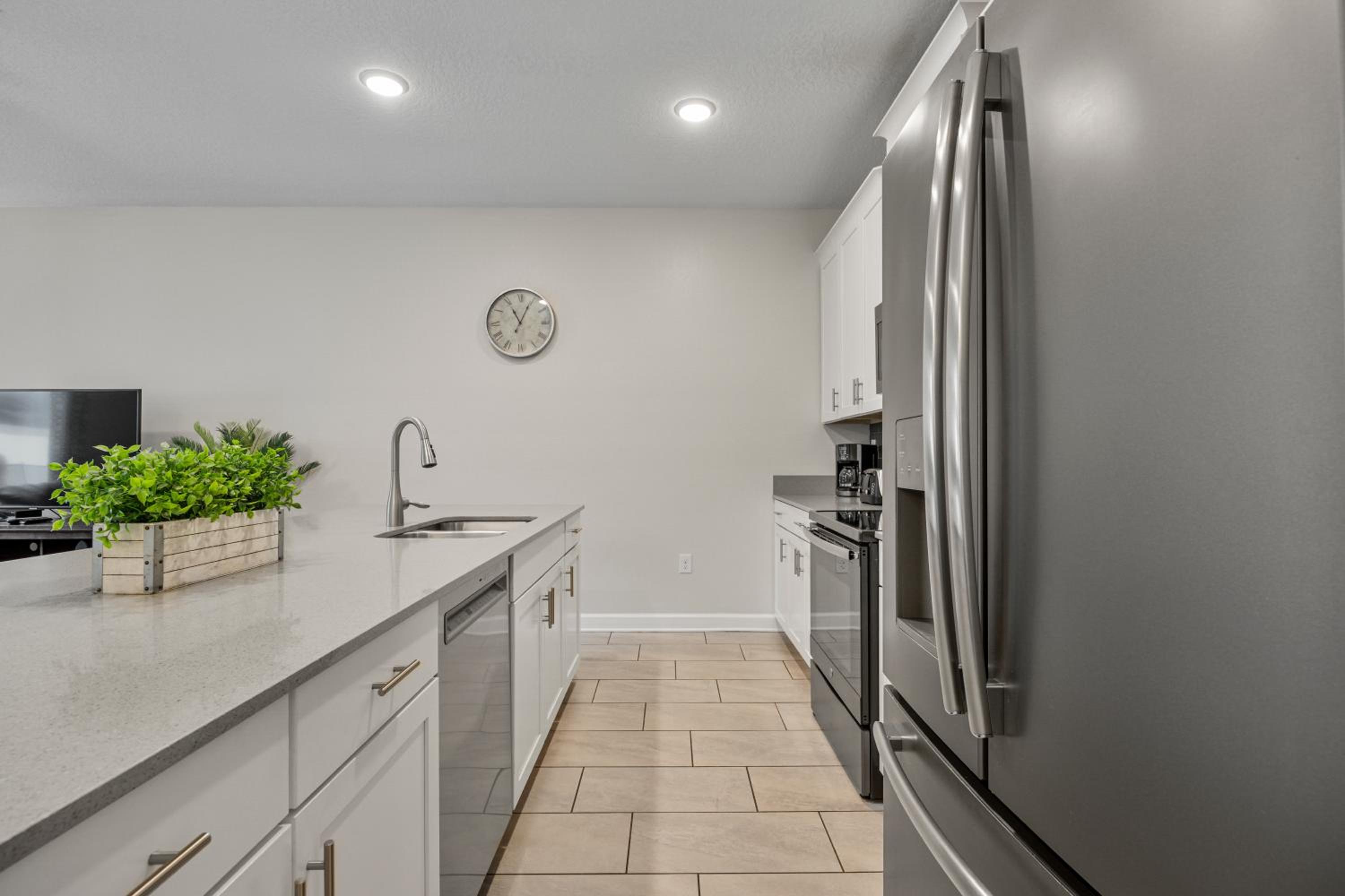Renewed Luxury Townhouse with private pool view 4