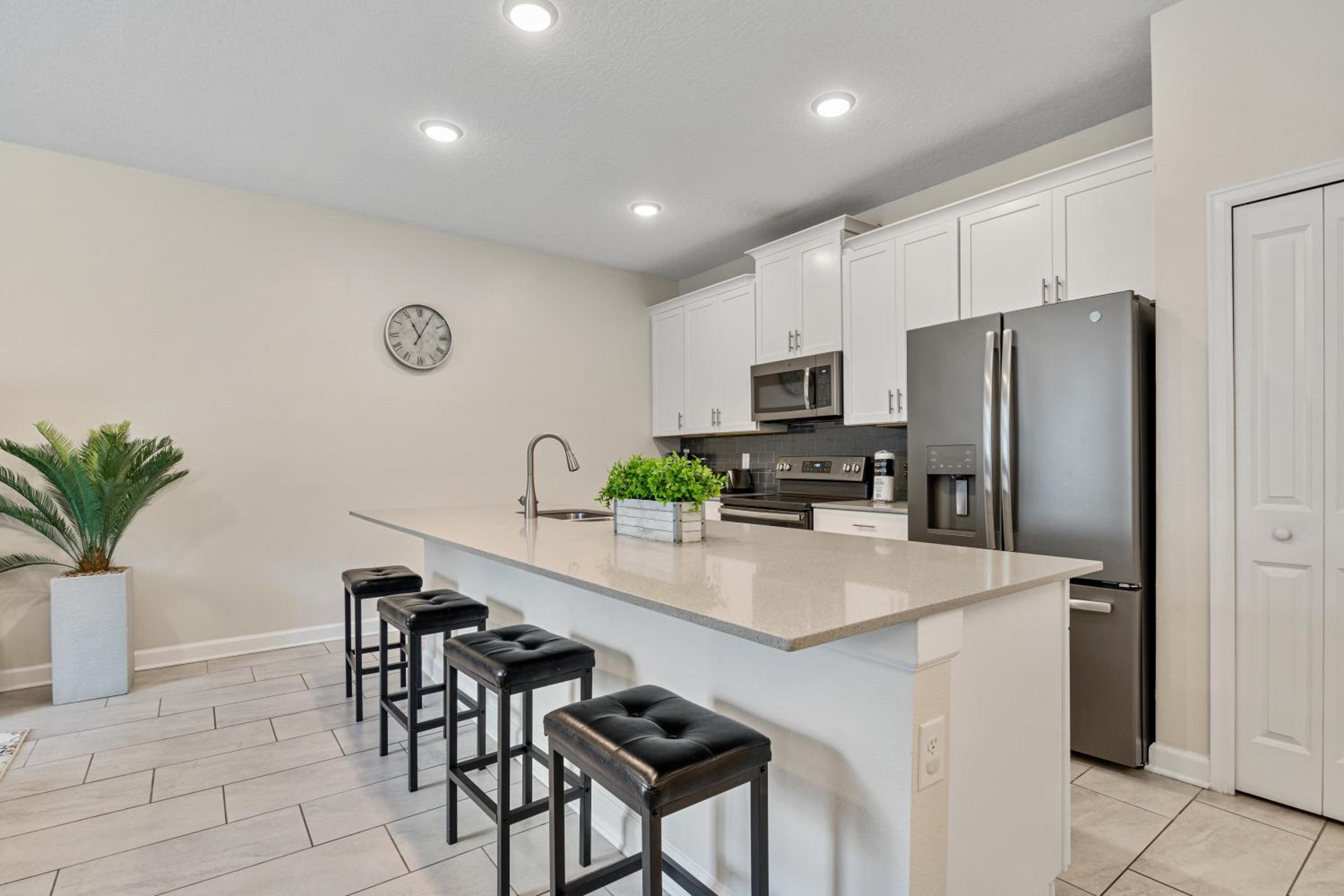 Renewed Luxury Townhouse with private pool view 5
