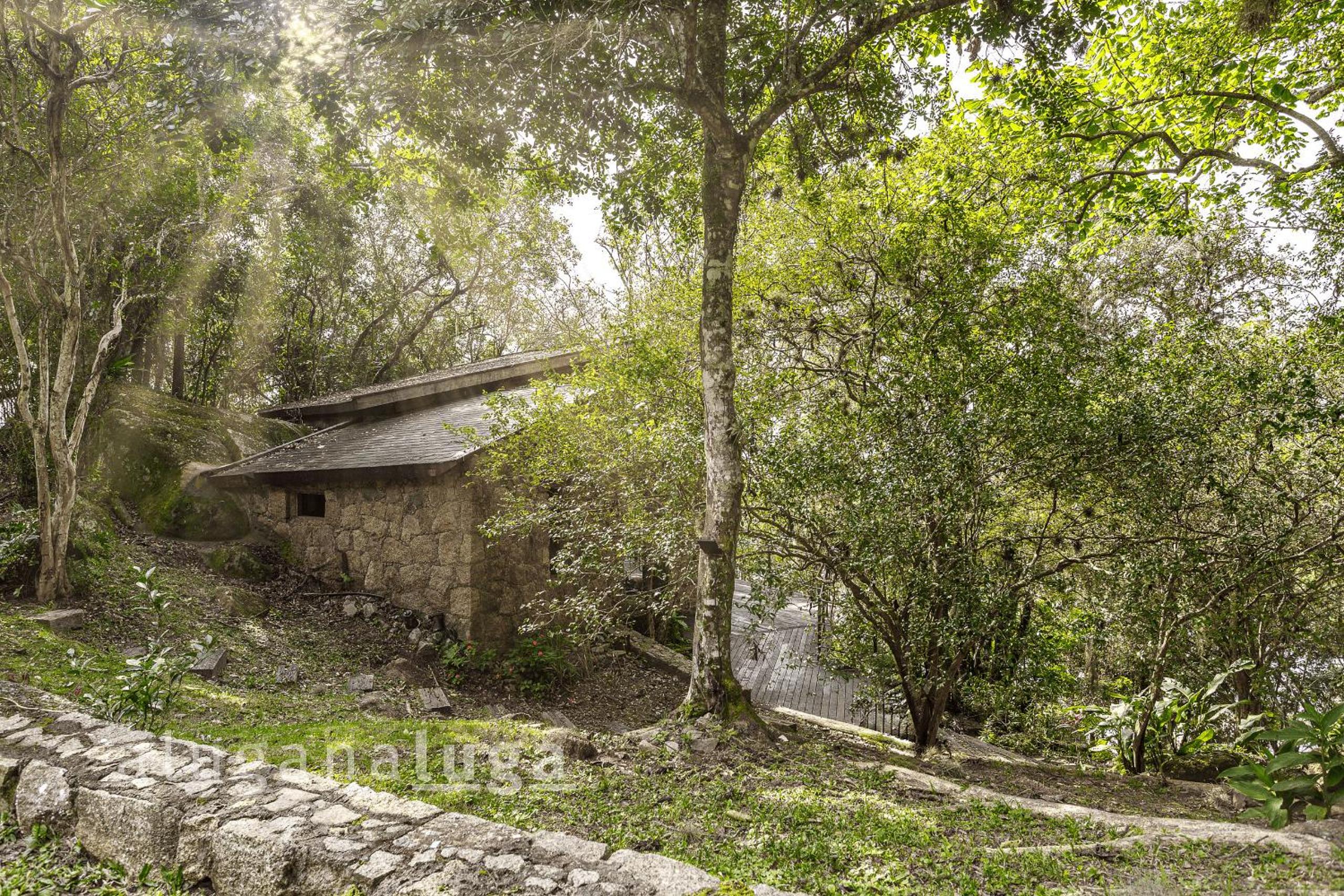 Stone House - Casa incrível na Costa da Lagoa