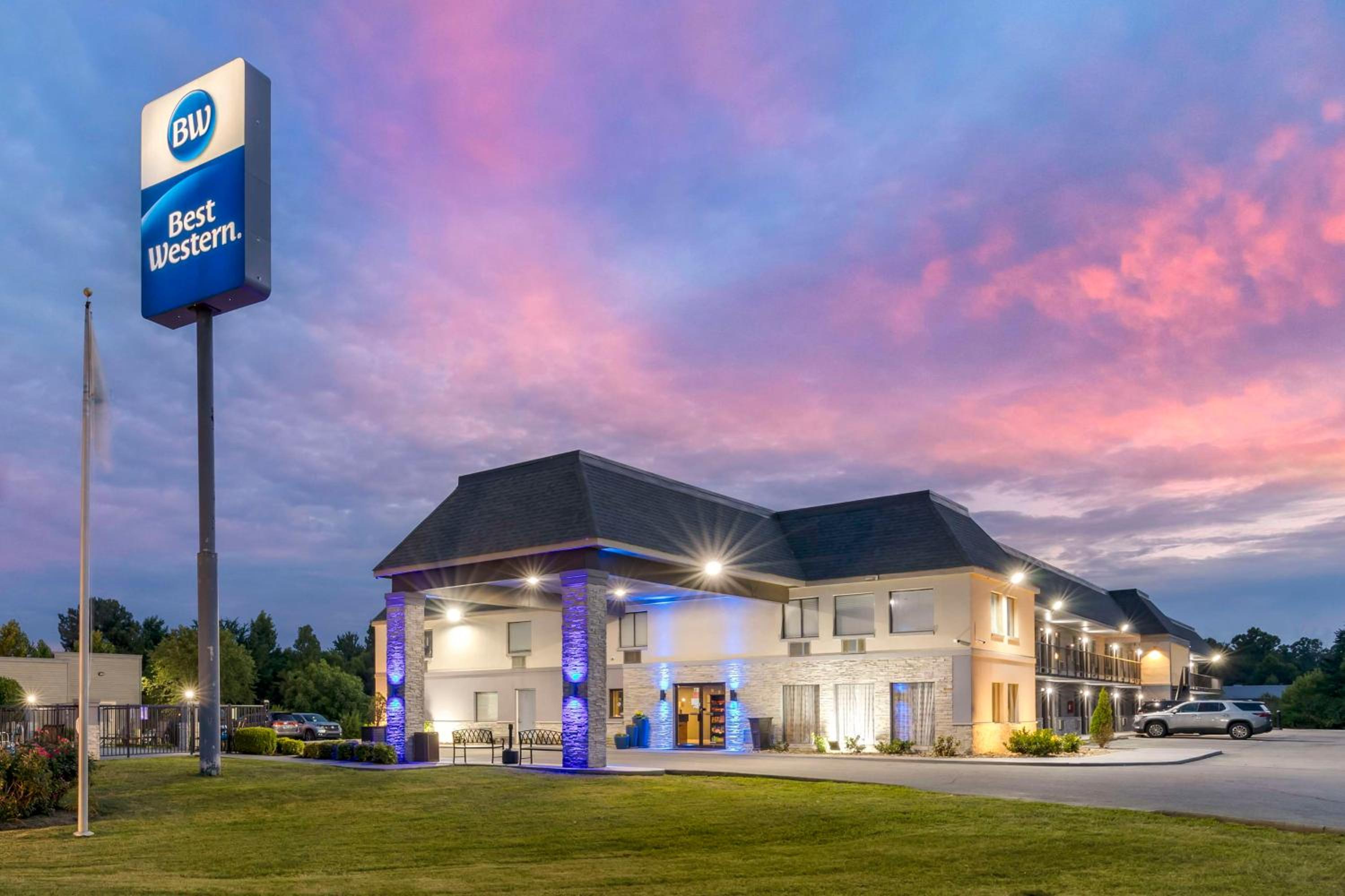 Dickson Vacations - Best Western Dickson - Property Image 1