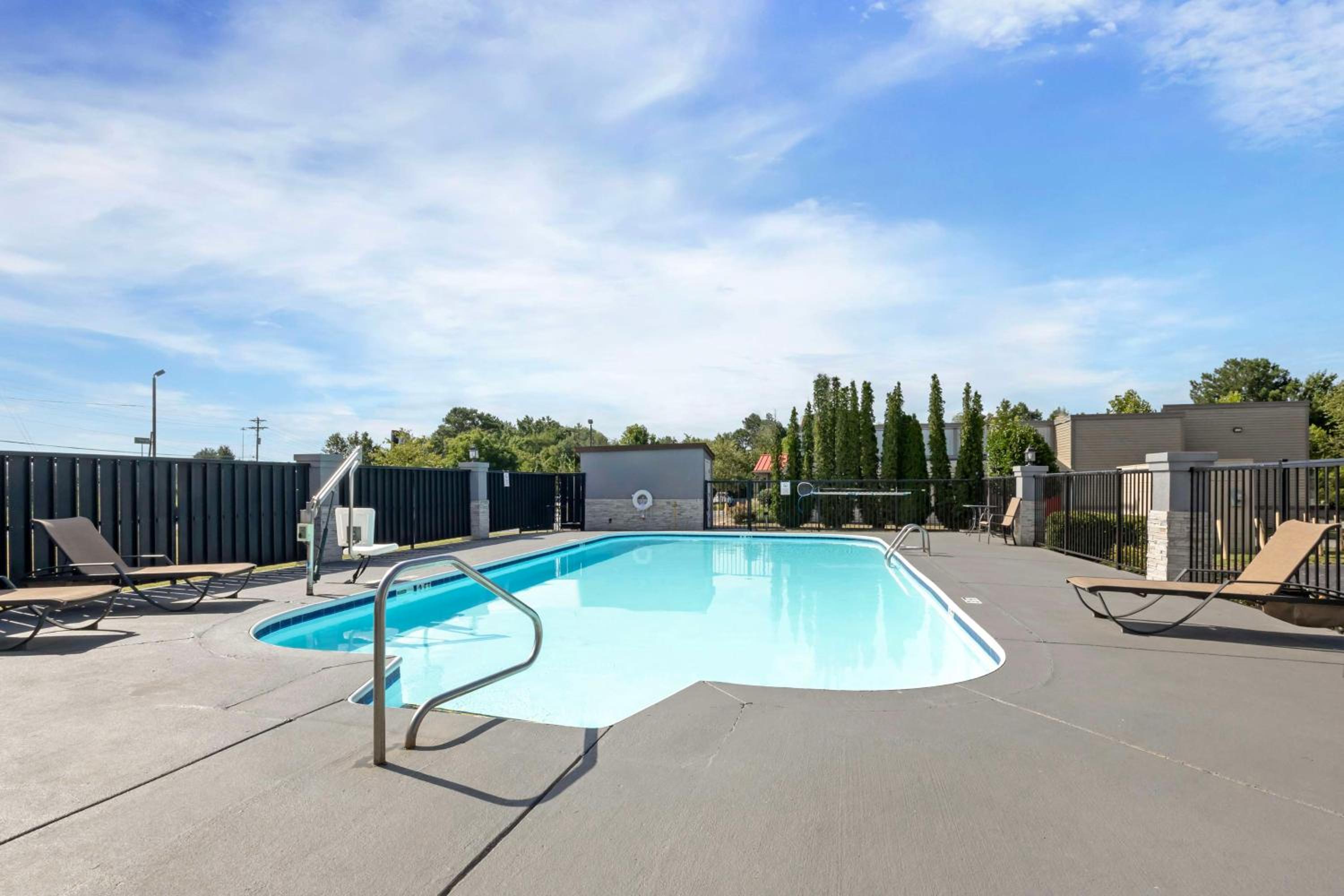 Dickson Vacations - Best Western Dickson - Property Image 2