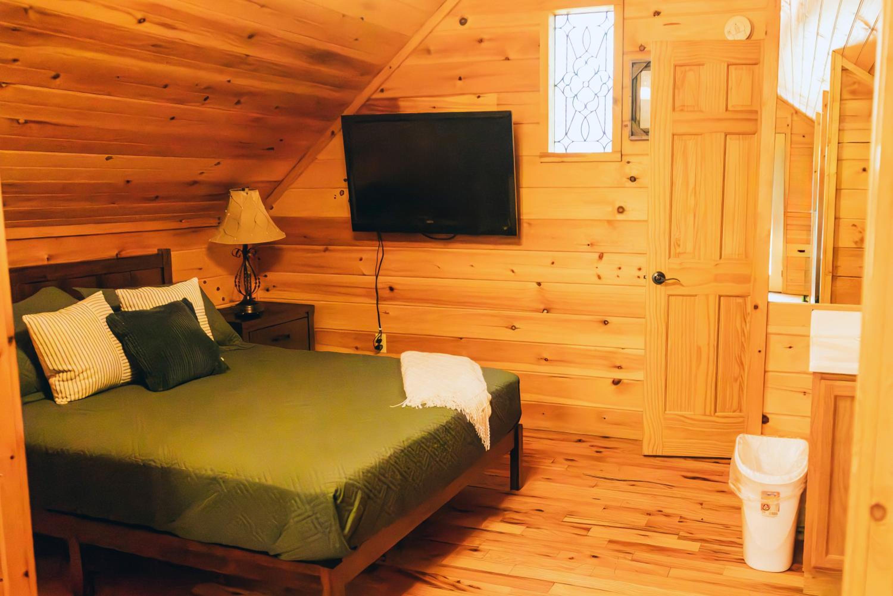 Ole Red Retreat - 10 minutes to Gatlinburg & Great Smoky Mountains view 5