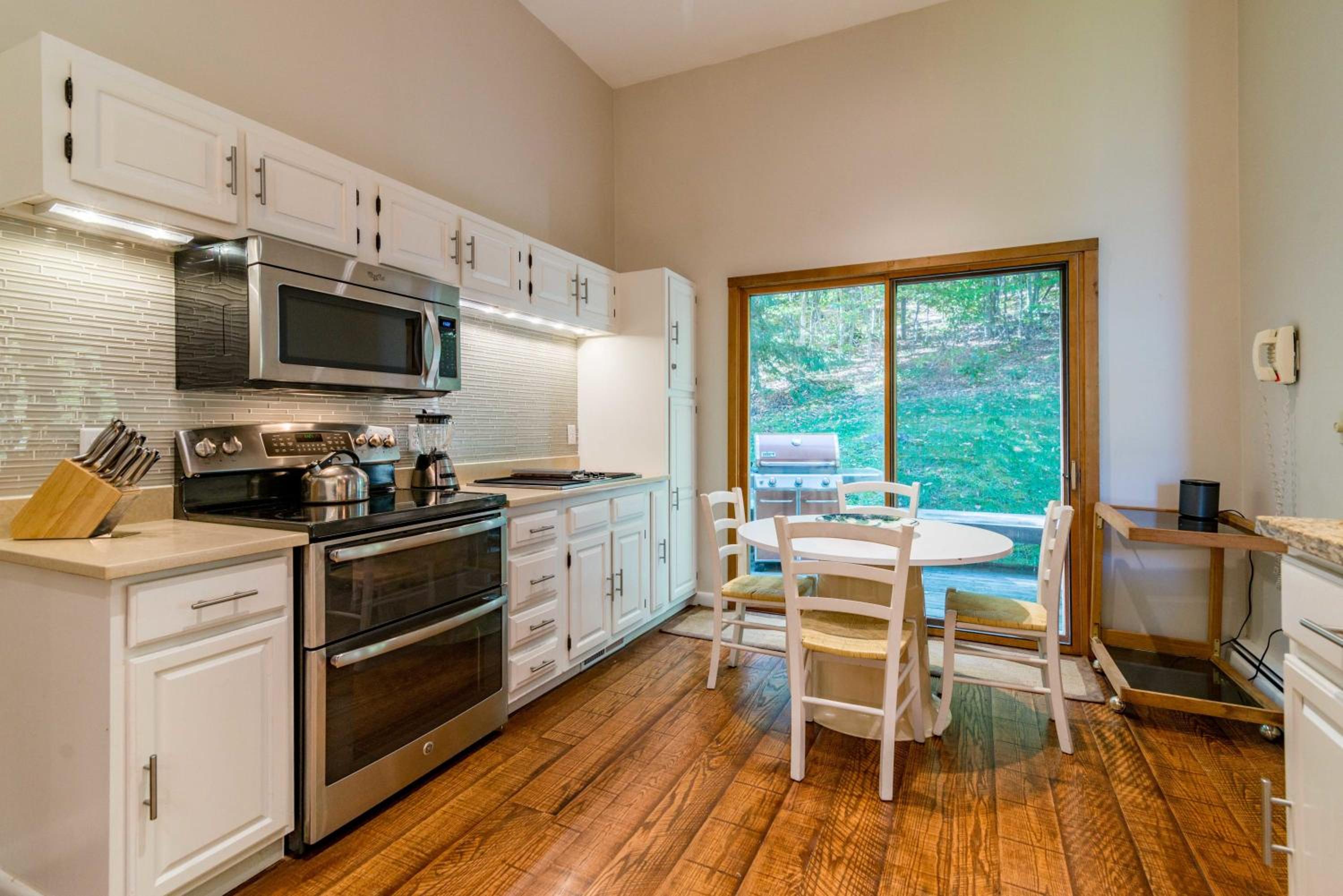 Stratton Mountain Ski Plus Summer Adventure House on Stratton Shuttle view 5