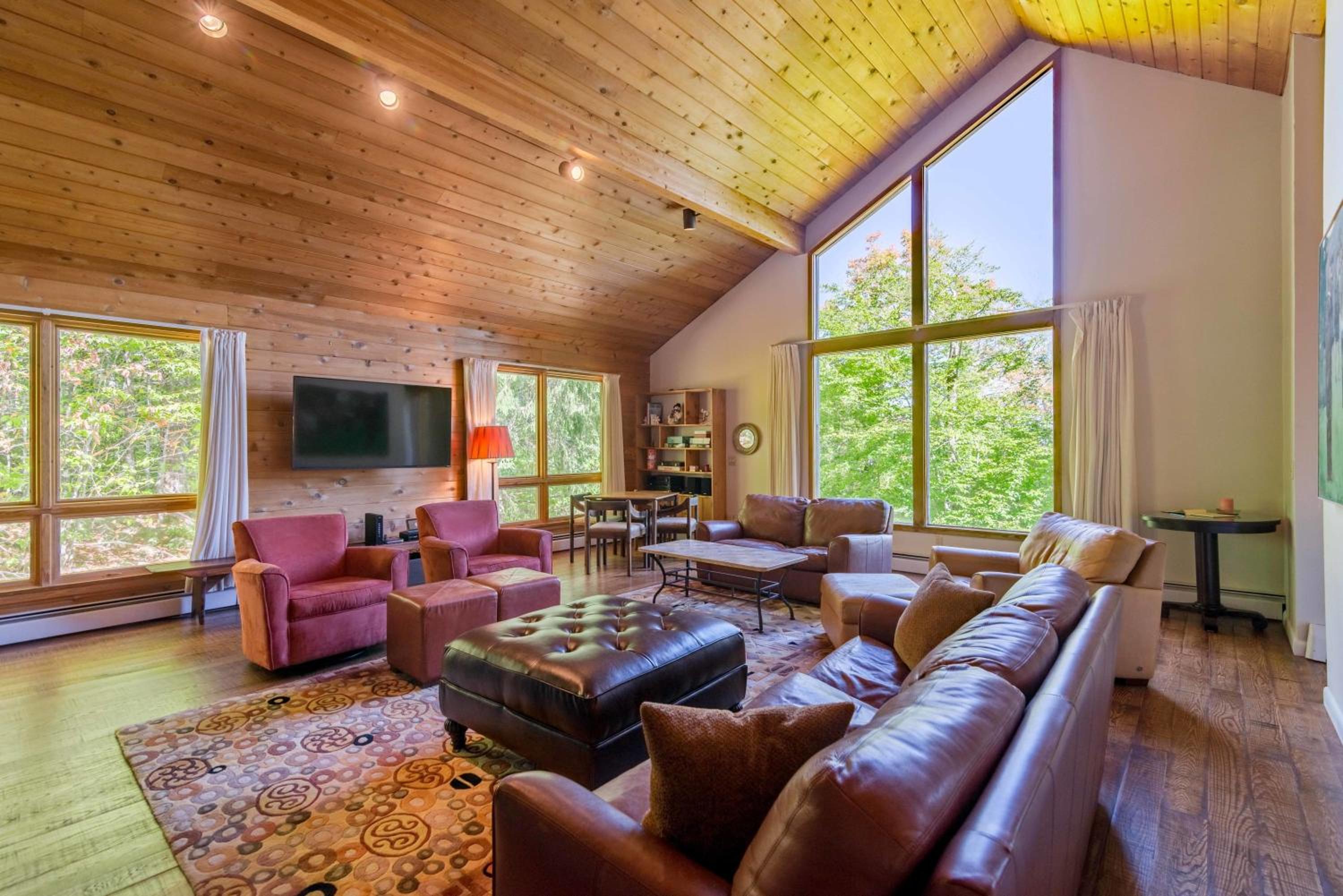 Stratton Mountain Ski Plus Summer Adventure House on Stratton Shuttle view 3