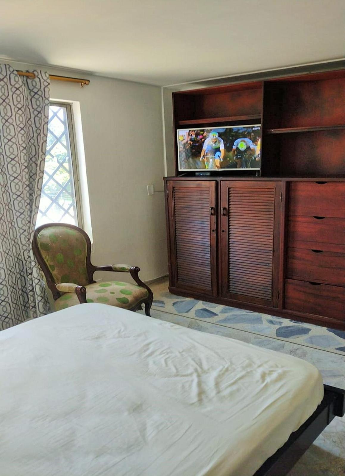 Alberto-Habitación Amoblada cama doble