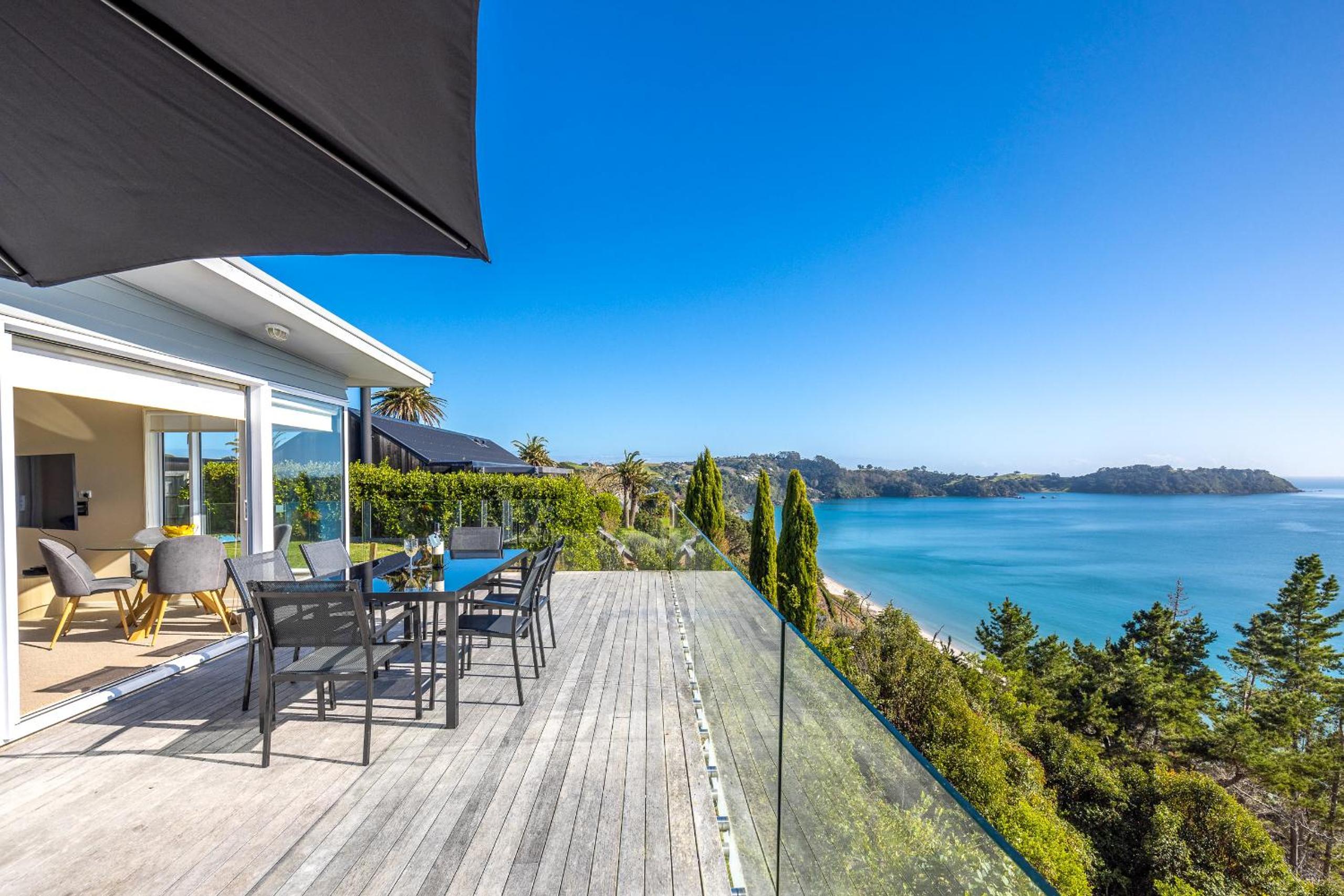 Onetangi Clifftop, Onetangi - Be My Guest Waiheke