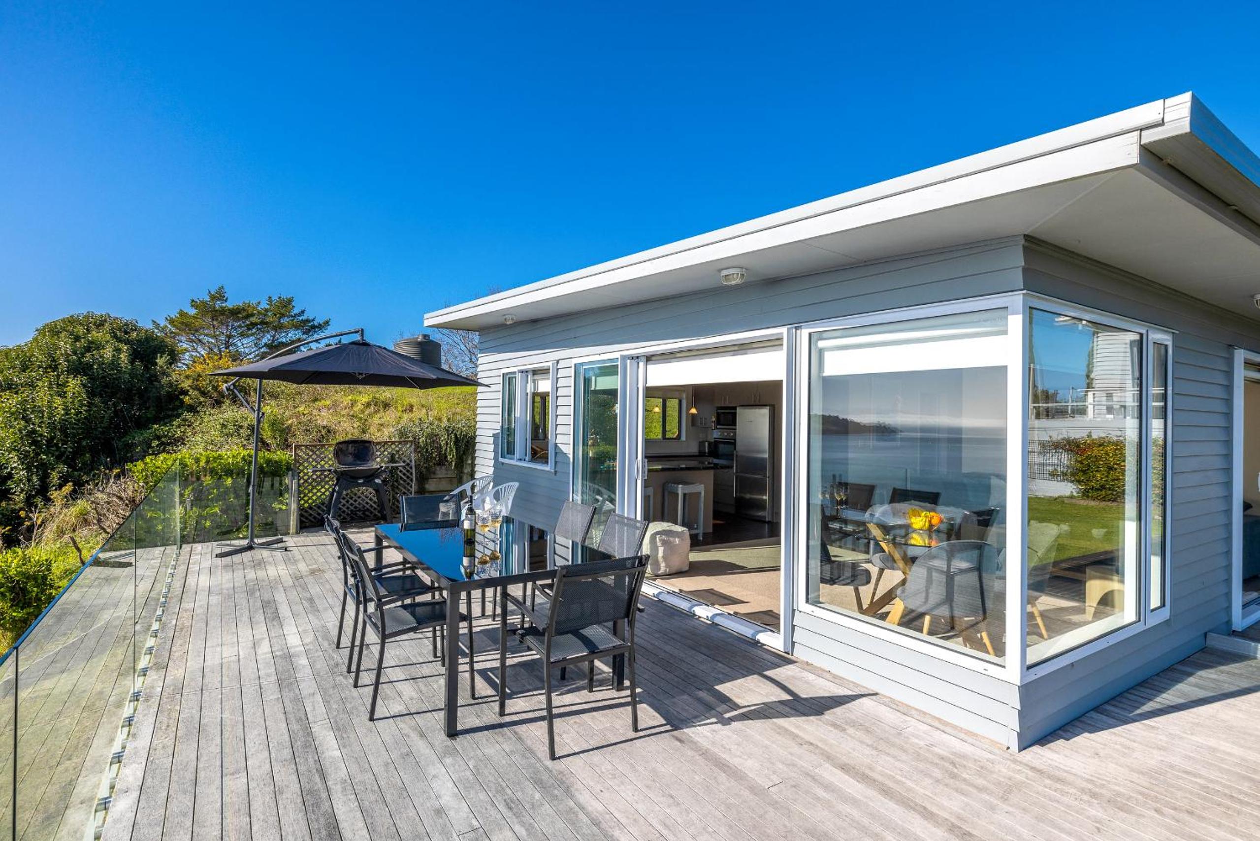Onetangi Clifftop, Onetangi - Be My Guest Waiheke