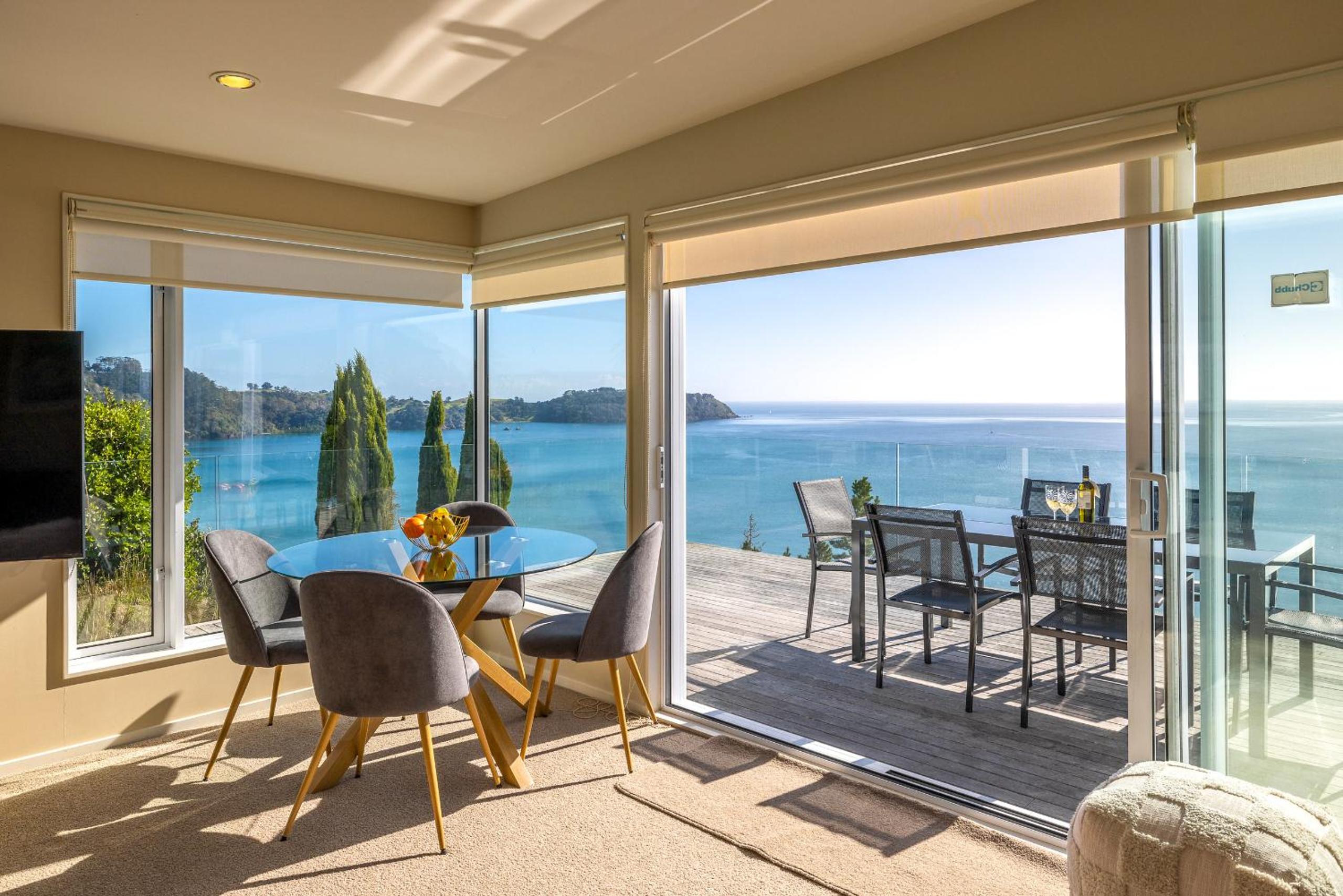 Onetangi Clifftop, Onetangi - Be My Guest Waiheke