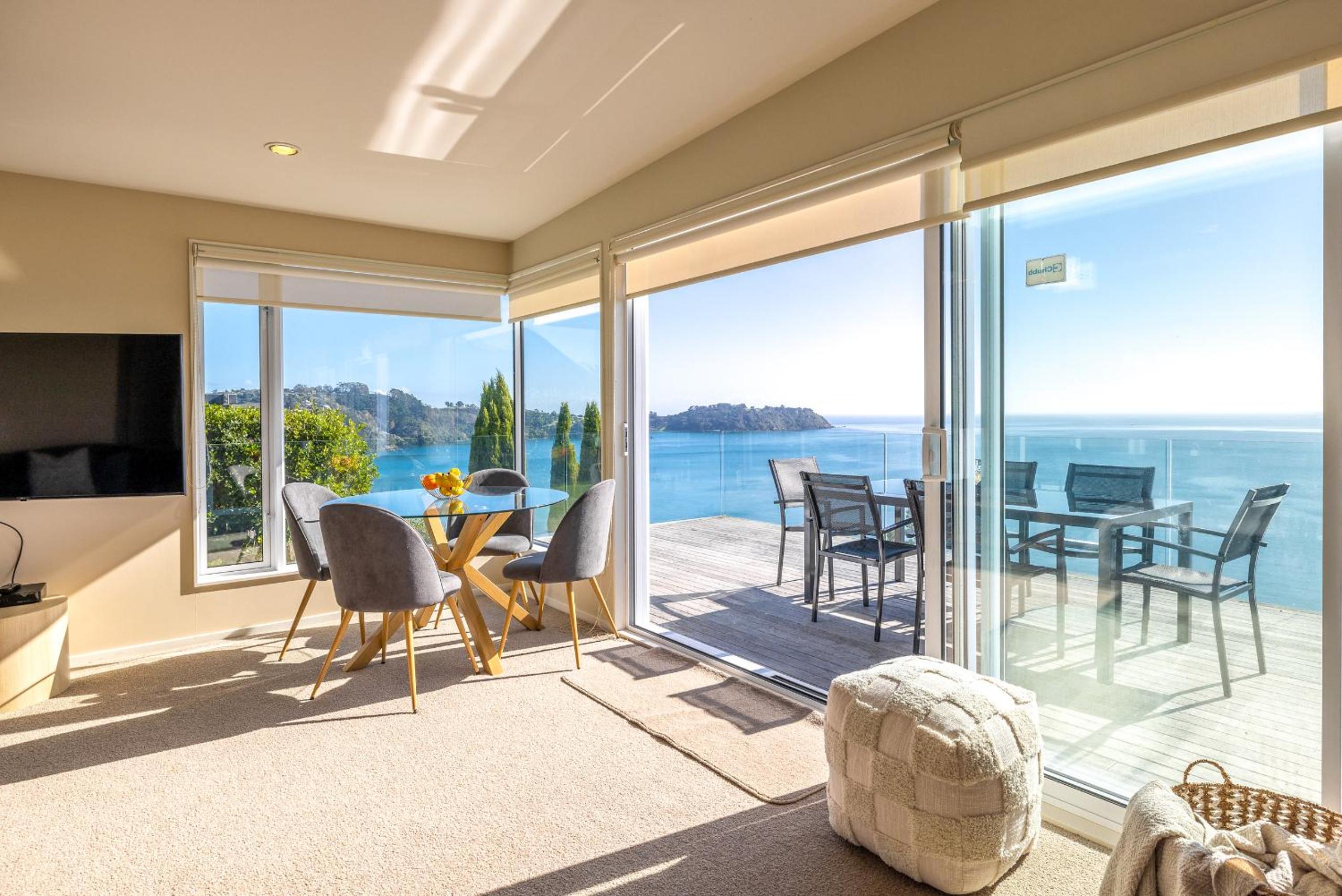 Onetangi Clifftop, Onetangi - Be My Guest Waiheke