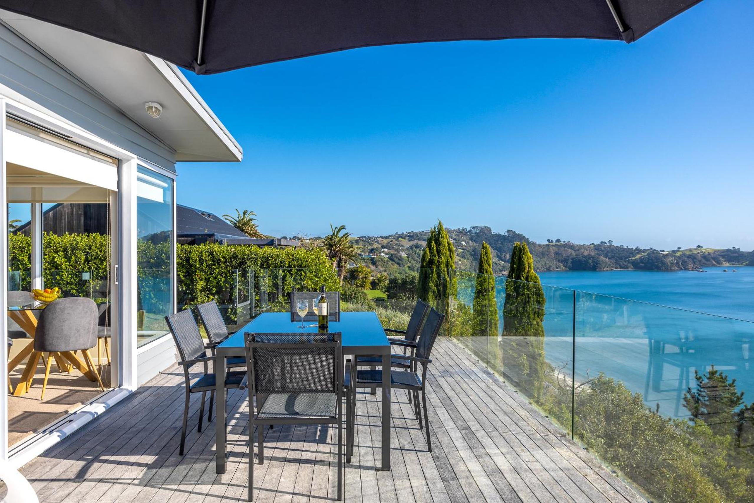 Onetangi Clifftop, Onetangi - Be My Guest Waiheke