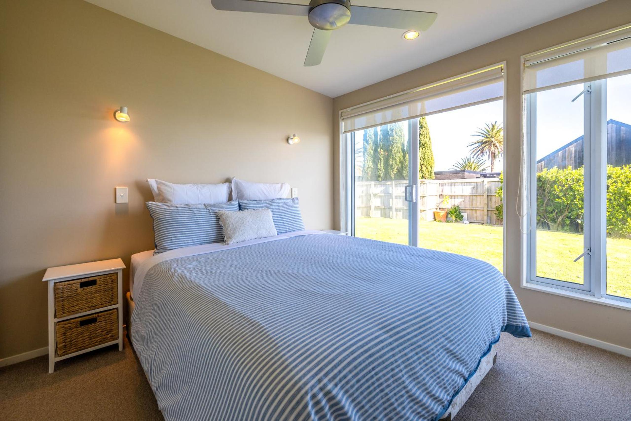 Onetangi Clifftop, Onetangi - Be My Guest Waiheke