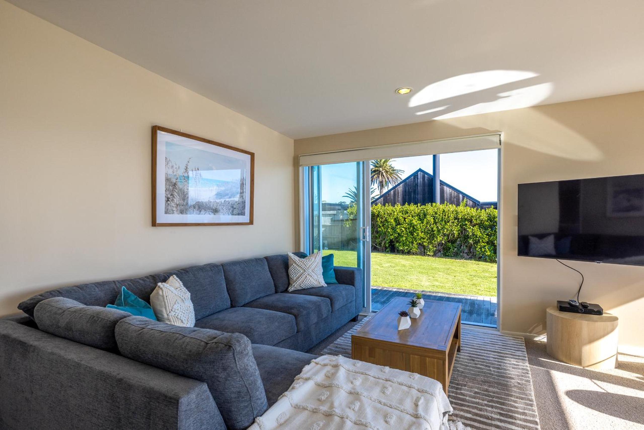 Onetangi Clifftop, Onetangi - Be My Guest Waiheke