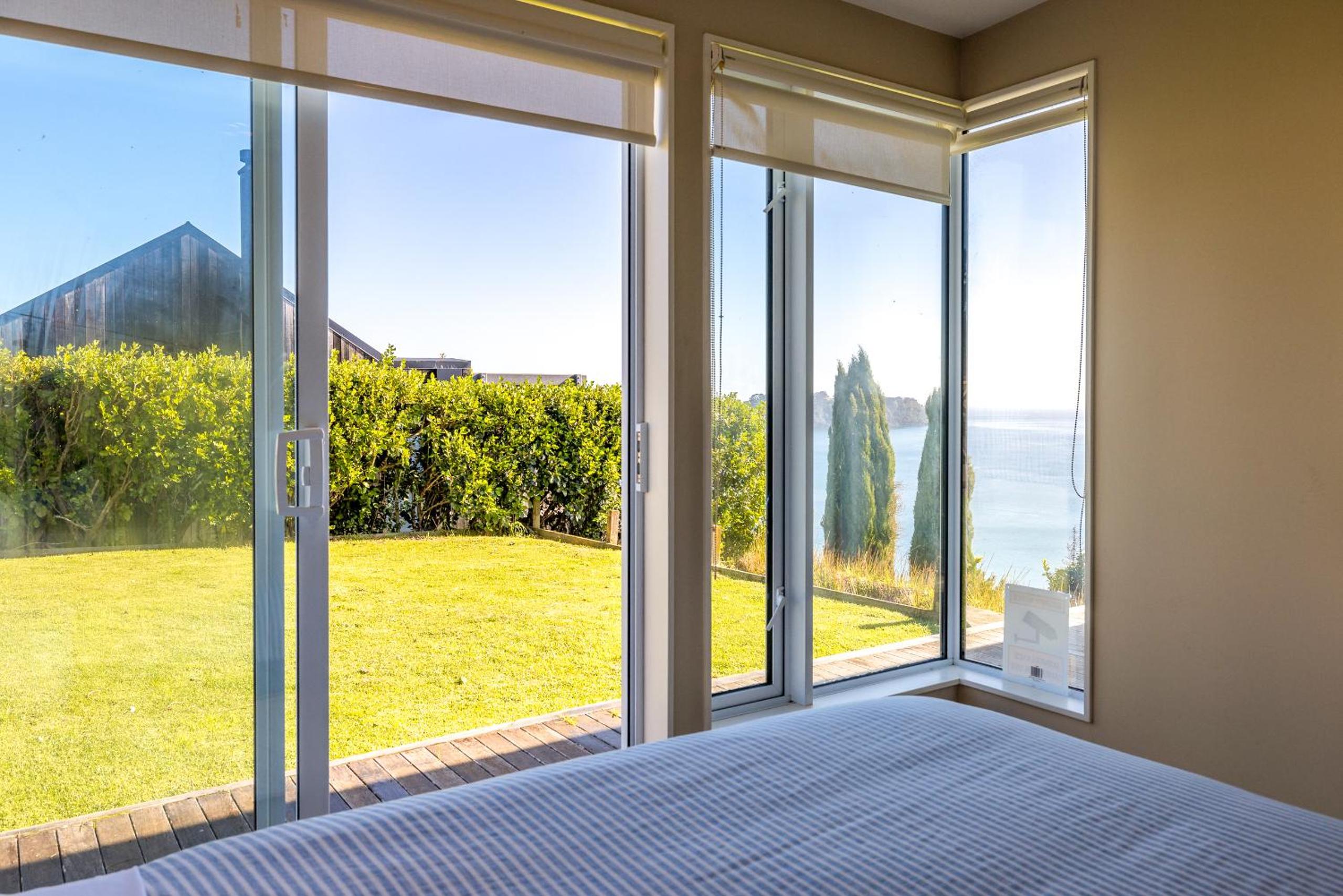 Onetangi Clifftop, Onetangi - Be My Guest Waiheke