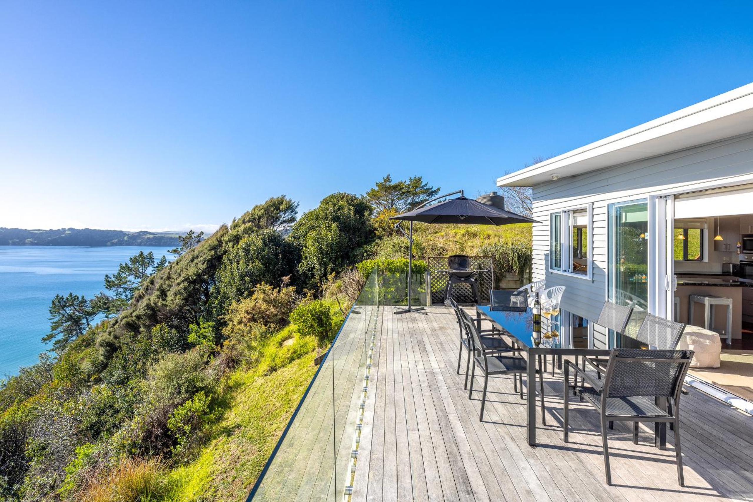 Onetangi Clifftop, Onetangi - Be My Guest Waiheke